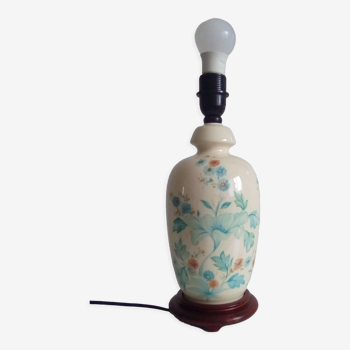 Pied de lampe en céramique floral sur socle en bois