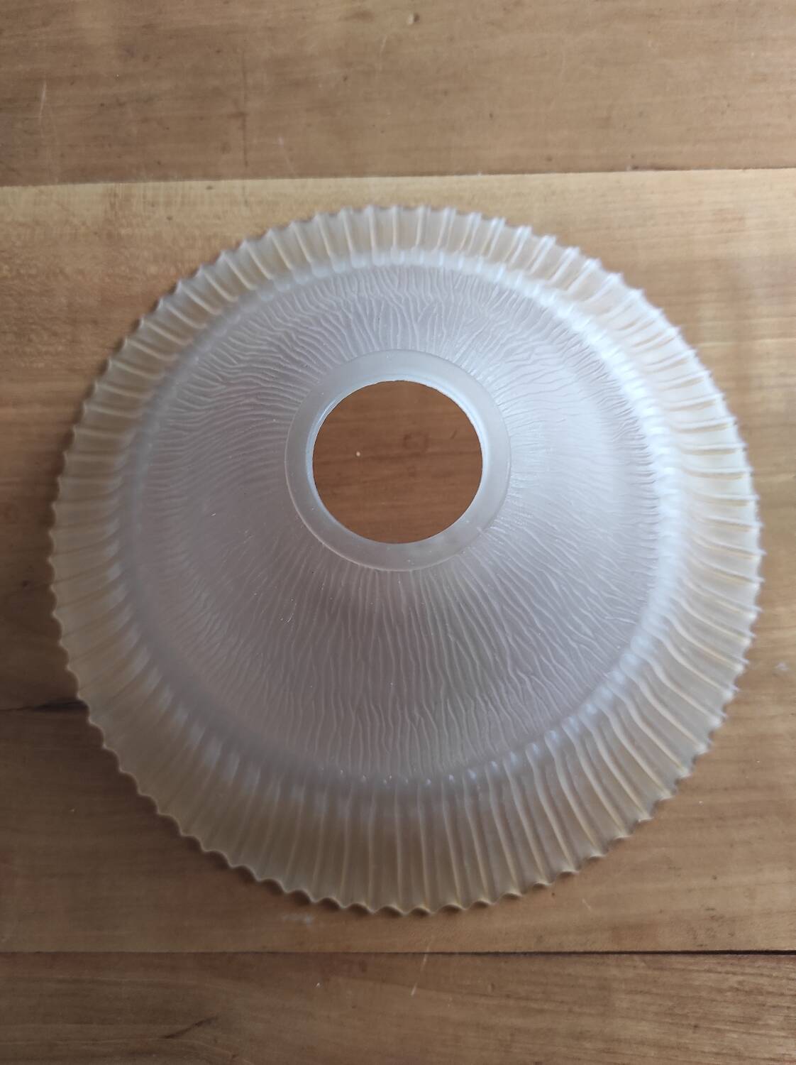 Bicolour glass bowl-shaped lampshade