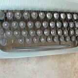 Machine à écrire Olivetti Studio 44  vintage