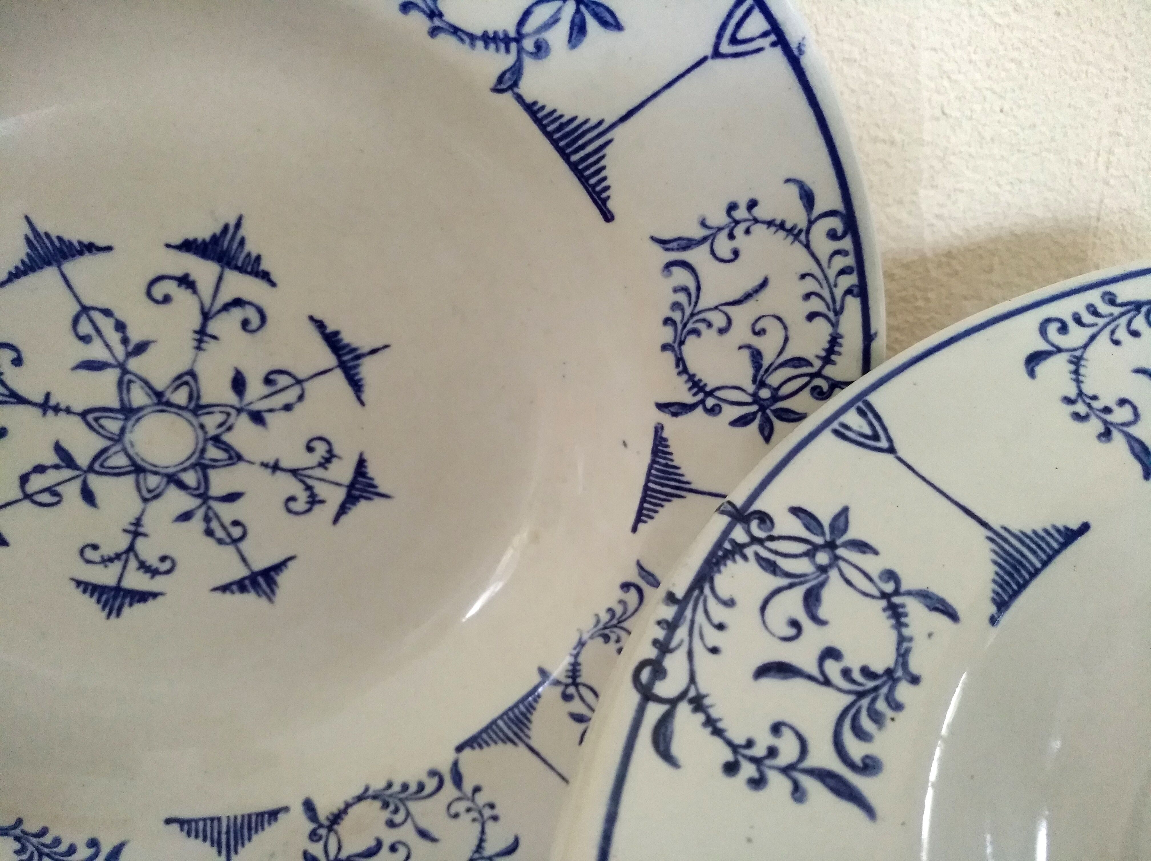 Service 11 soup plates mill of wolves