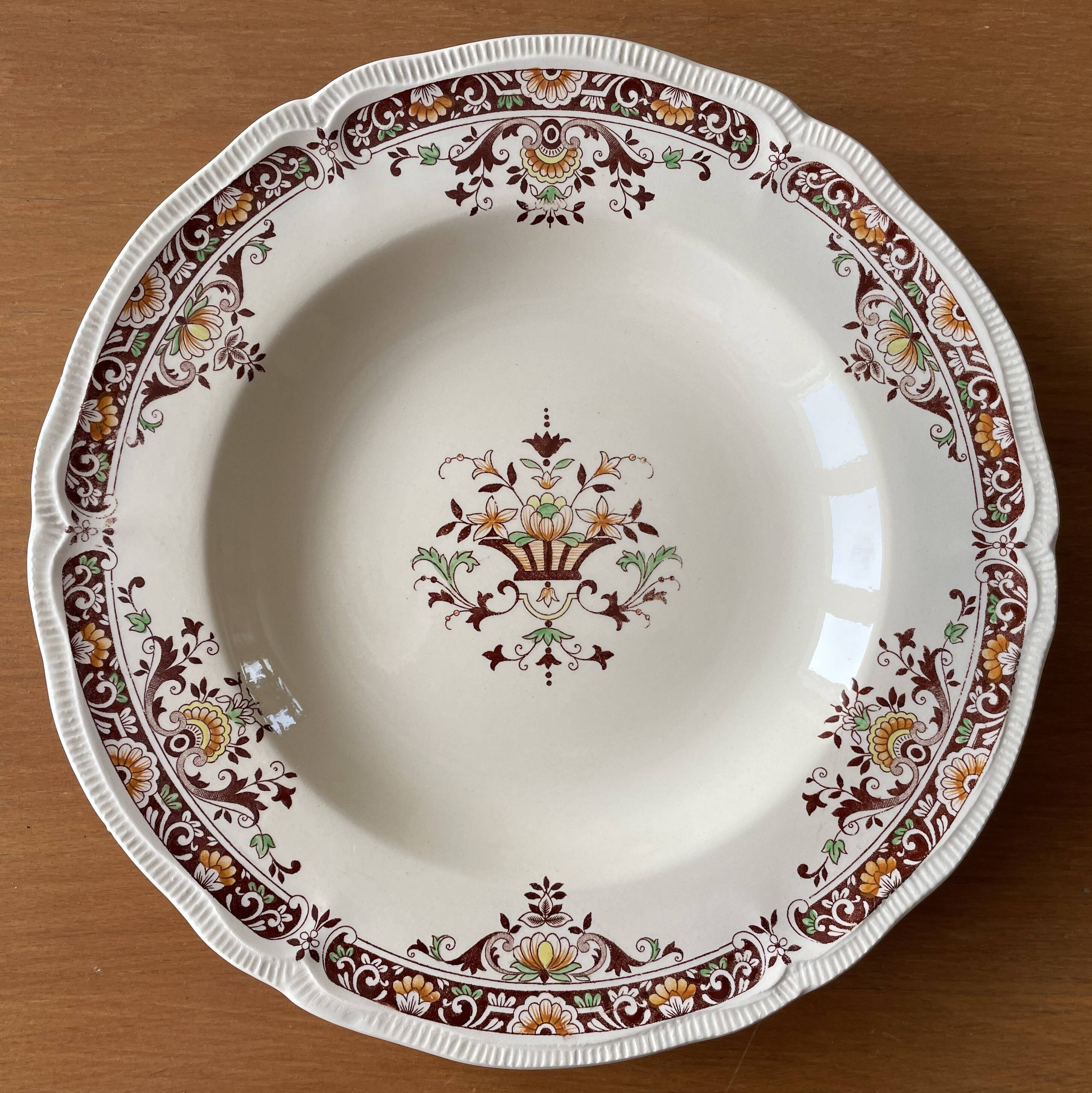 6 antique semi-deep plates in Longchamp earthenware.