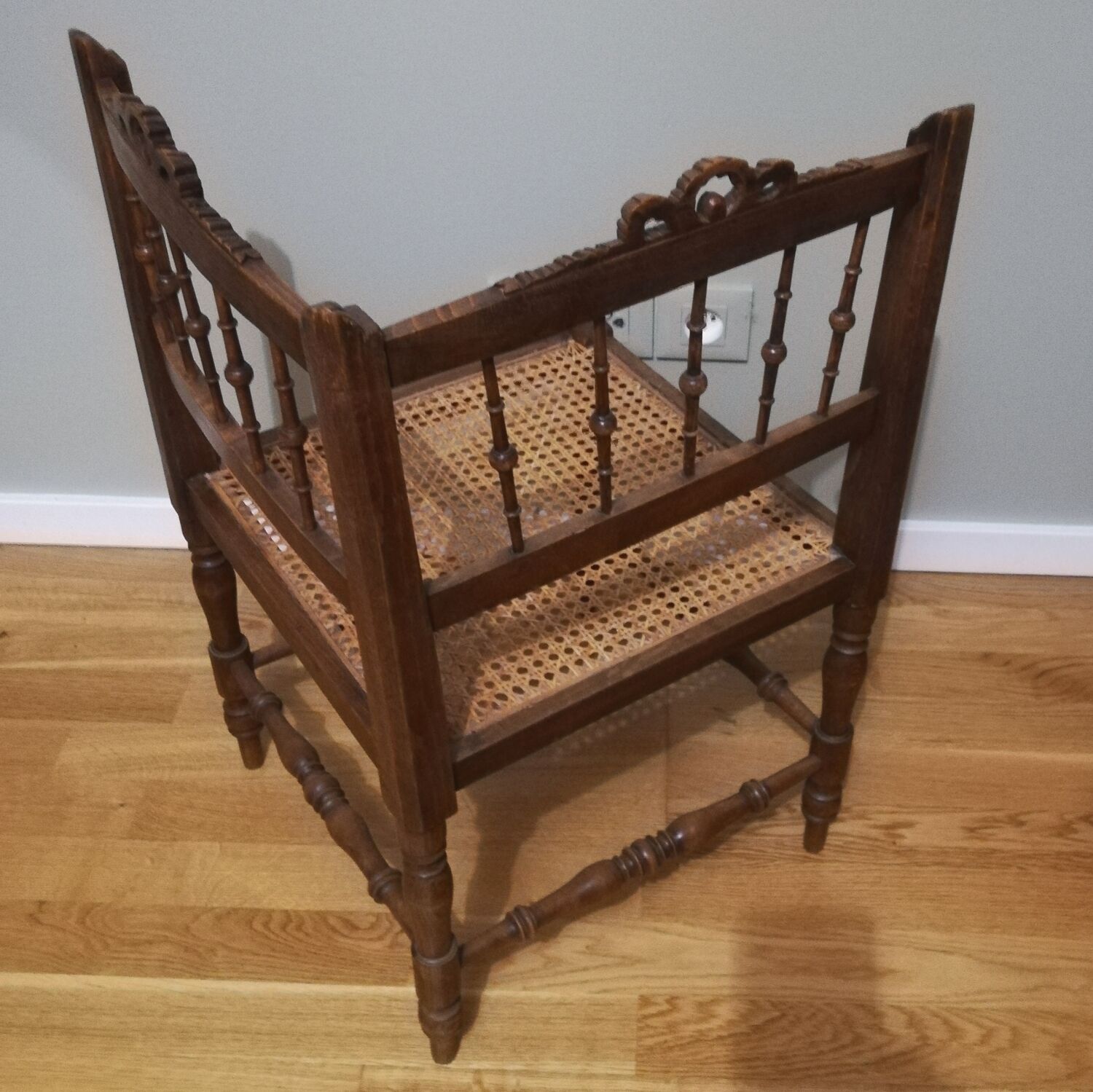 Corner chair canus Louis XV style