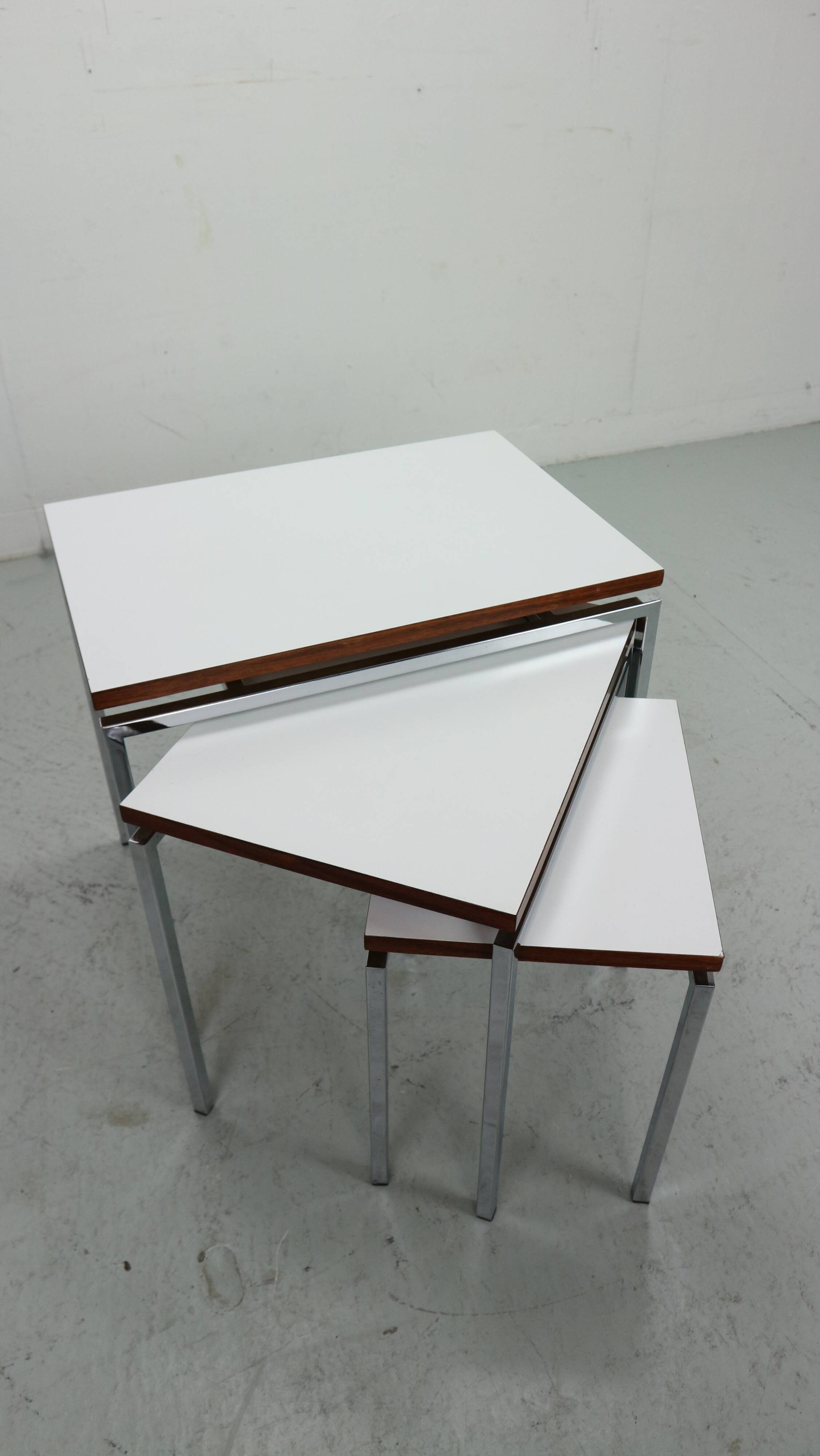 White Nesting Table Set with chrome frame and wood detail, 1970s