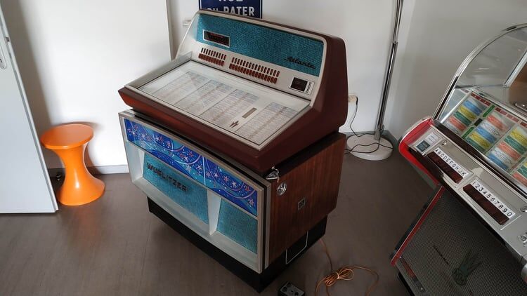 Jukebox wurlitzer model atlanta stereo of 1972 revised+teleorder and compile 80