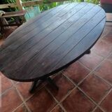 Oval solid wood table