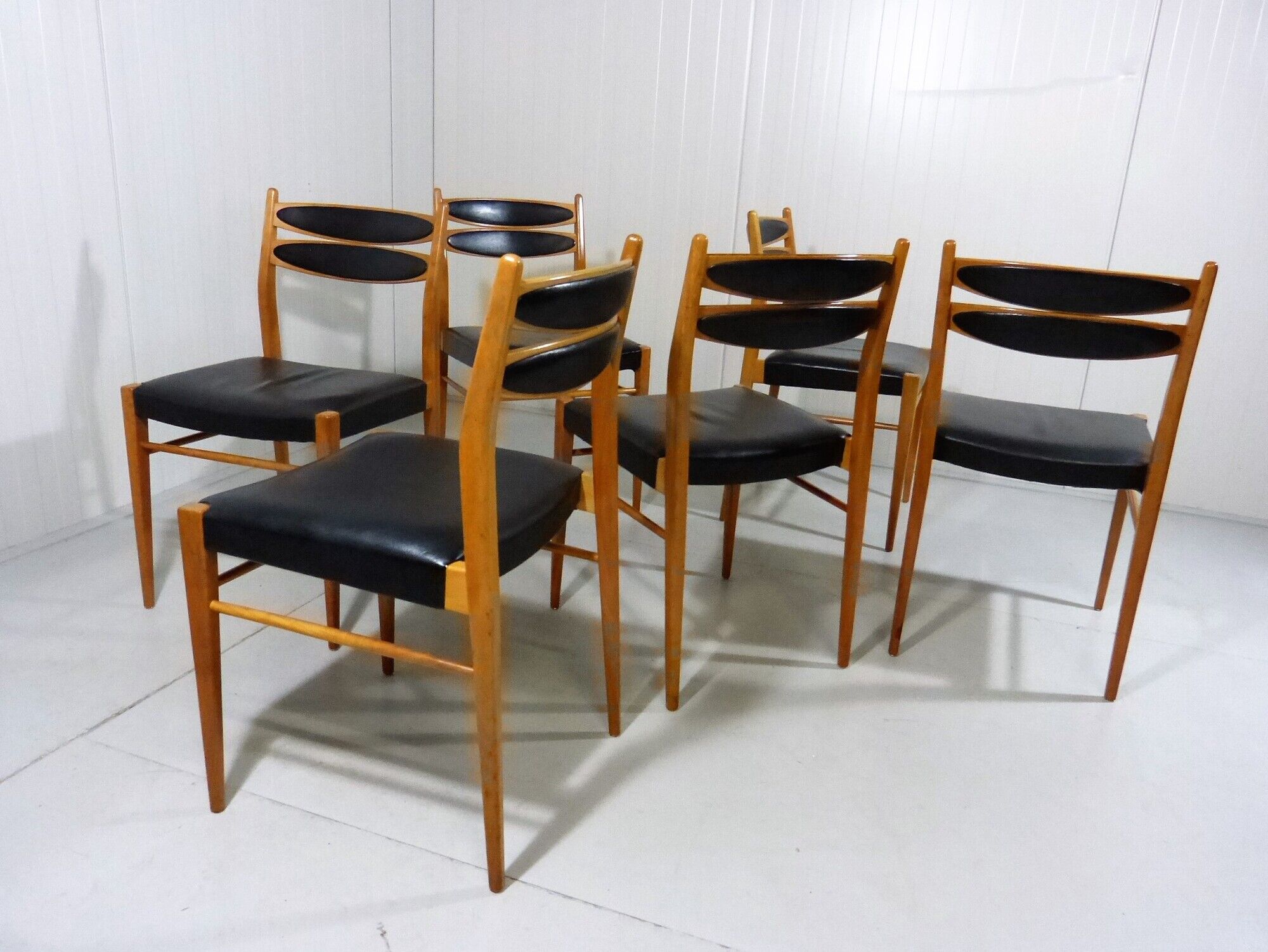 Set of 6 dining chairs in beech & black leather 1960’s