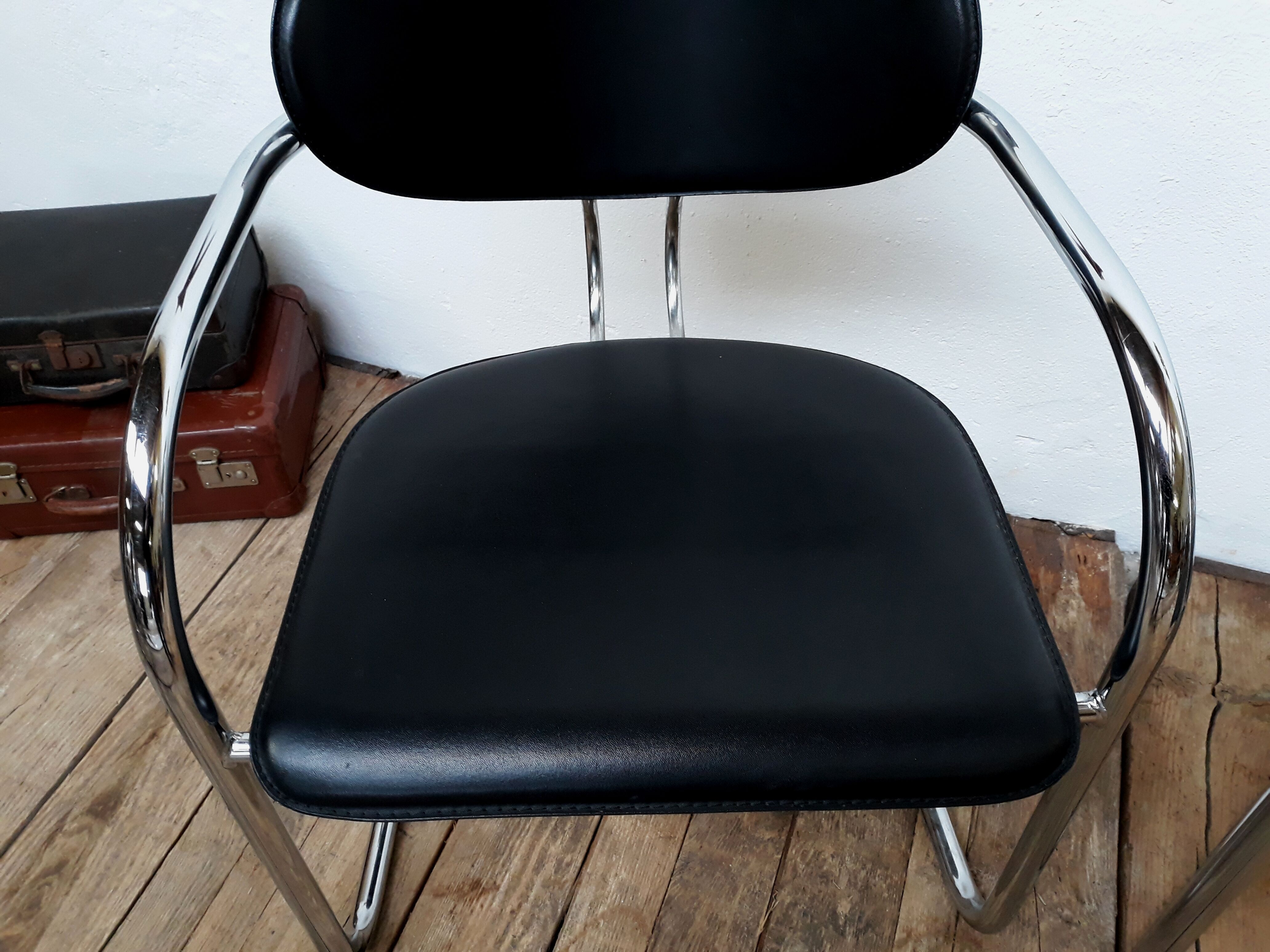 2 armchairs vintage chromed metal and Italian design leather