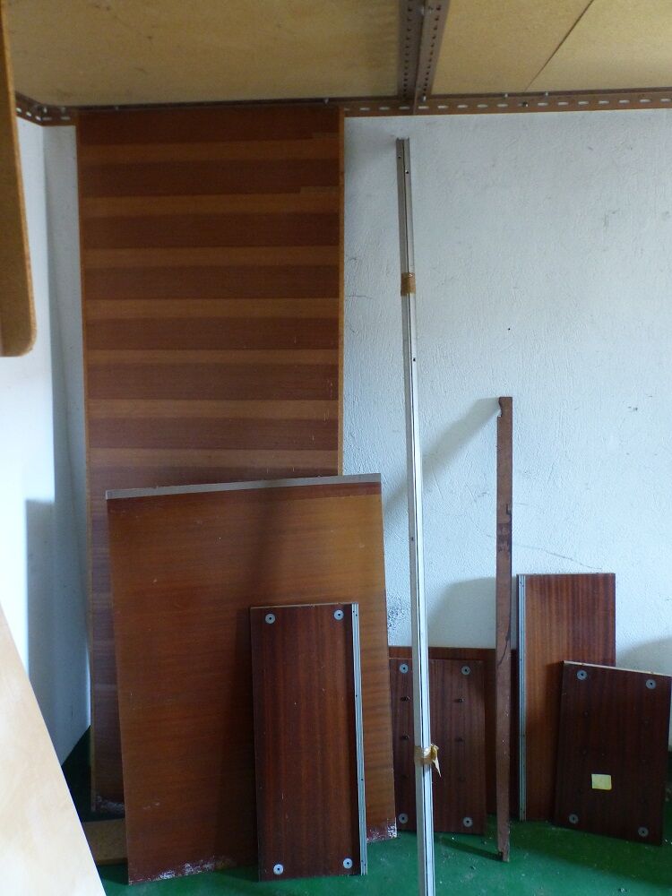 Minvielle showcases on wall panels