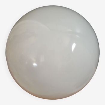 Opaque opaline globe