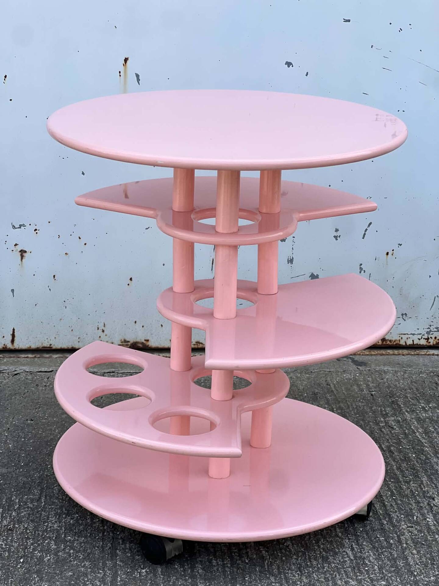 Mini bar dessert from the 80s, Memphis style, light pink lacquered wood.