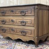 Commode d'époque Louis XV XVIIIème en noyer plateau peint en gris patiné