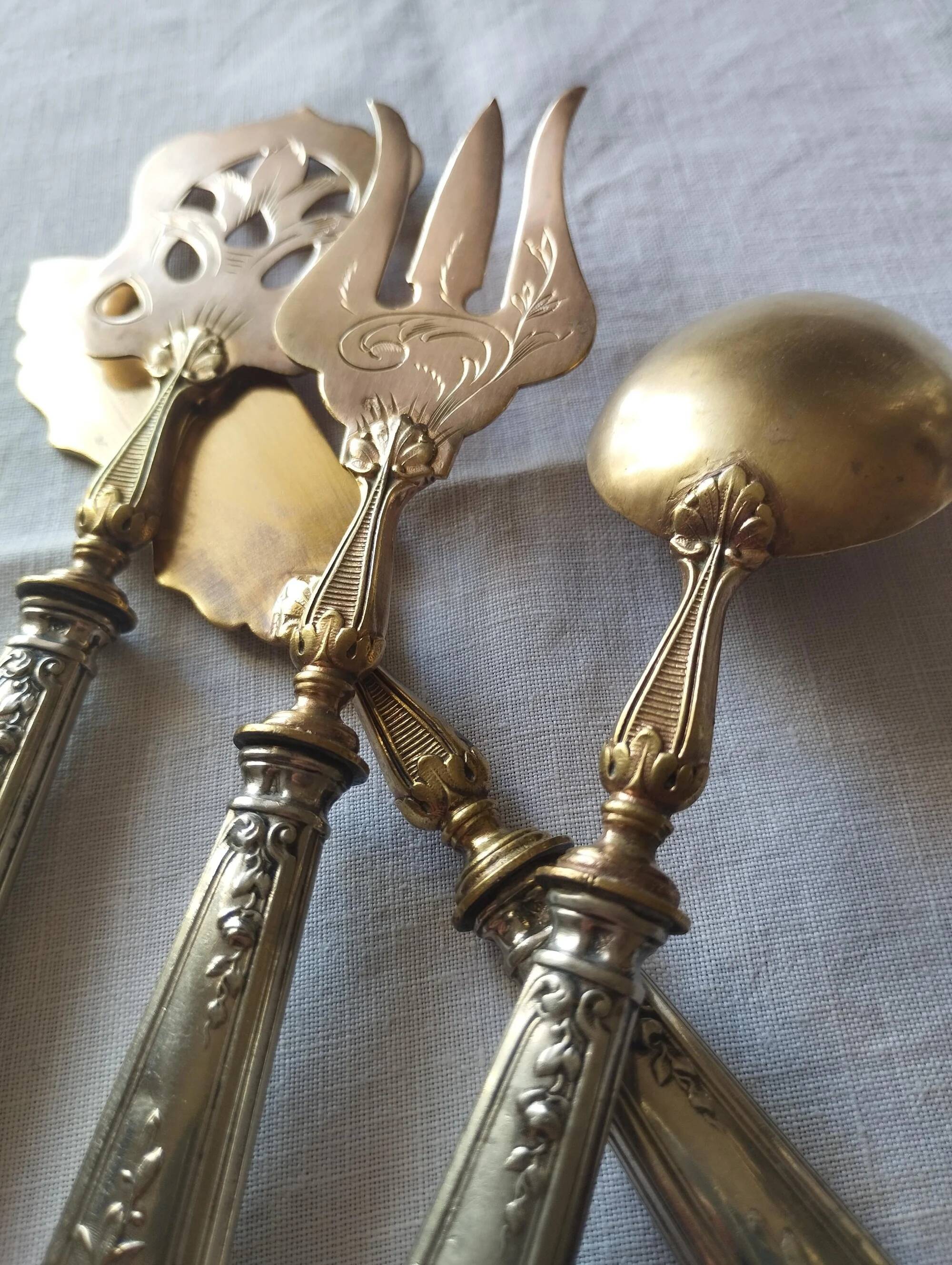 Antique service for sweets or hors d'oeuvres