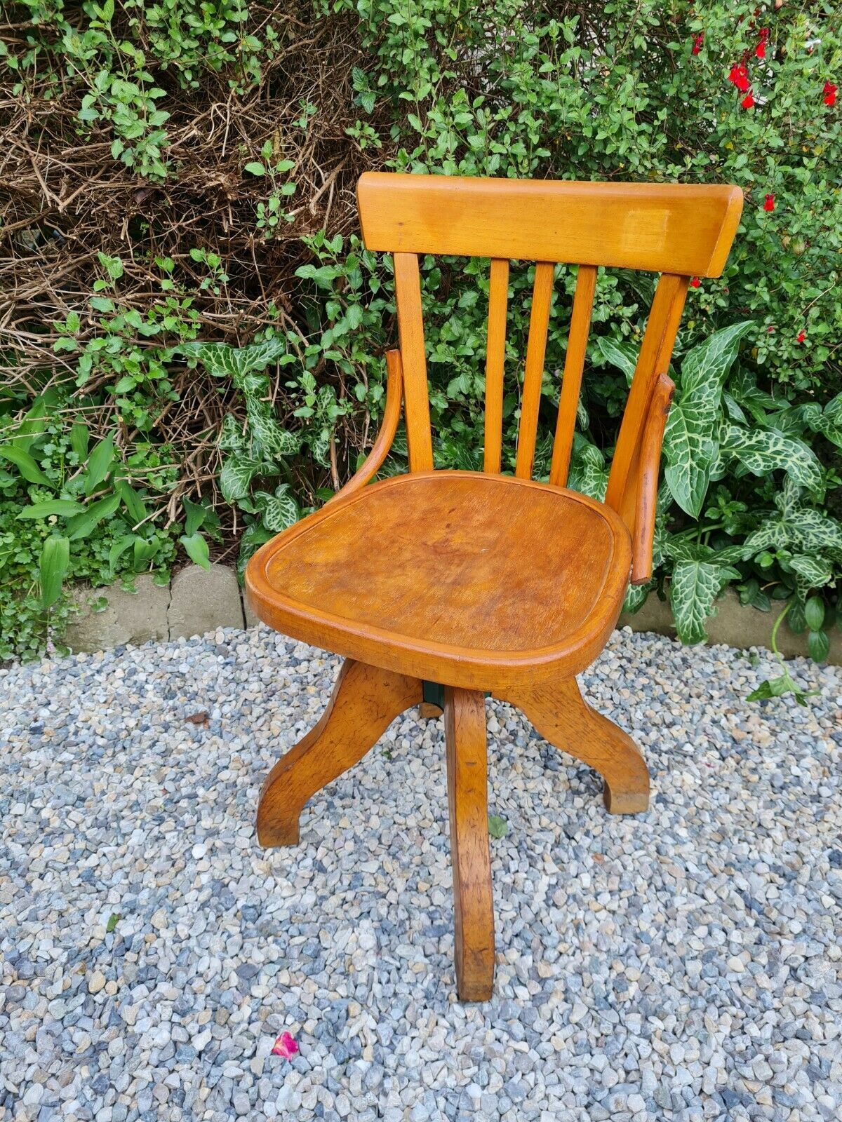Chaise de bureau pivotante en bois vintage
