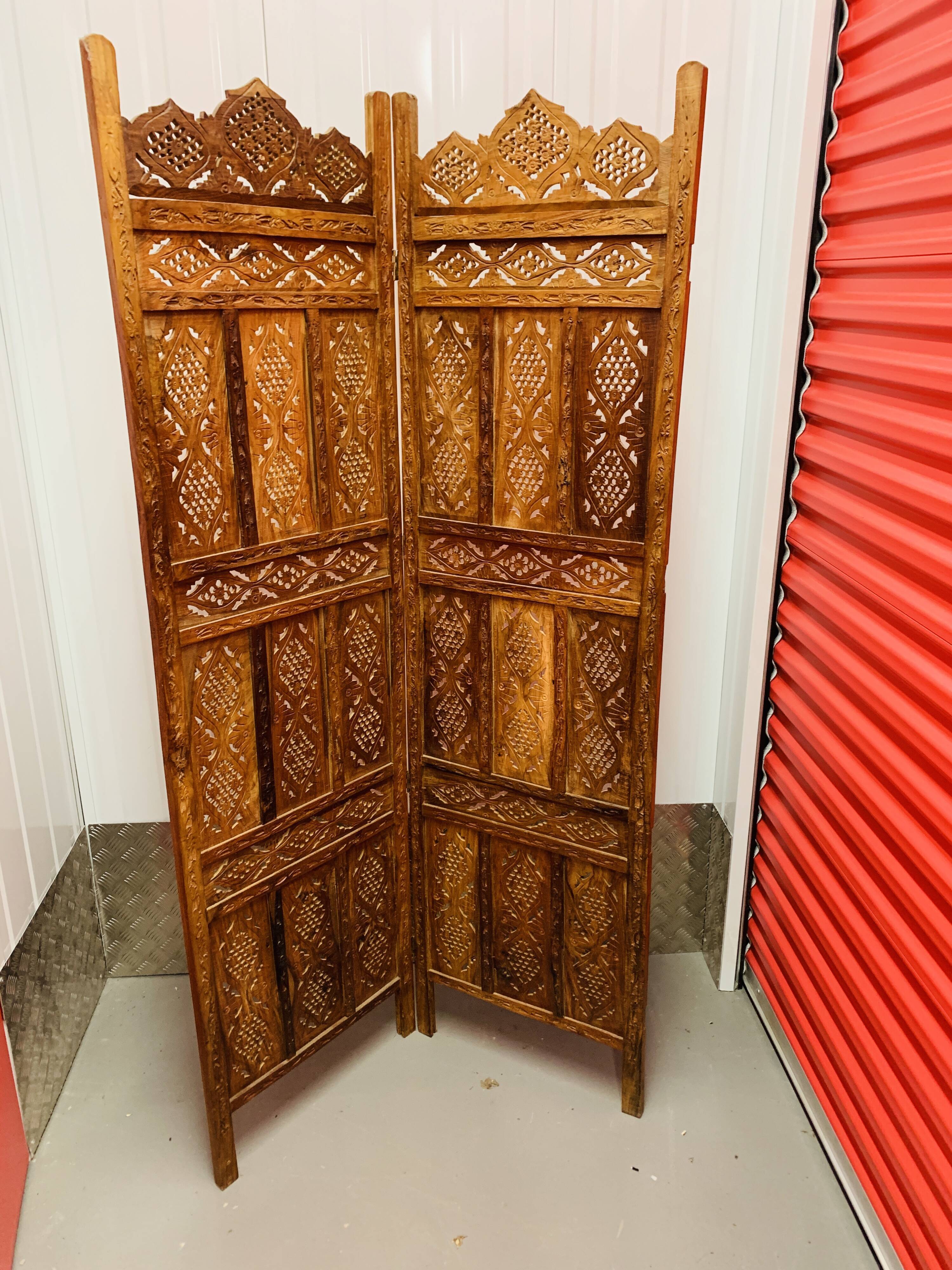 Set of wooden screen