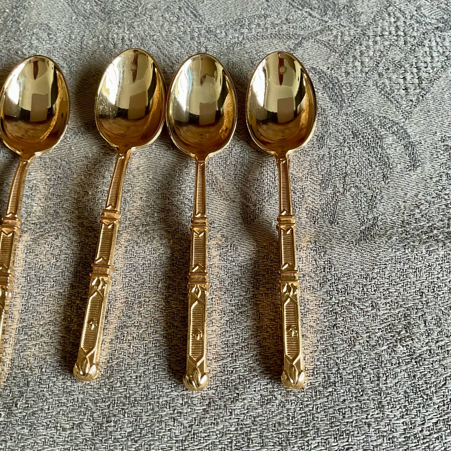 6 small gold-plated mocha spoons