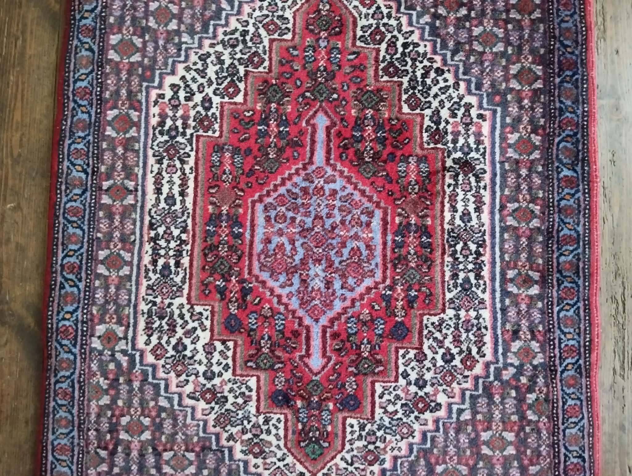 Handmade Persian Senneh rug 101x73cm