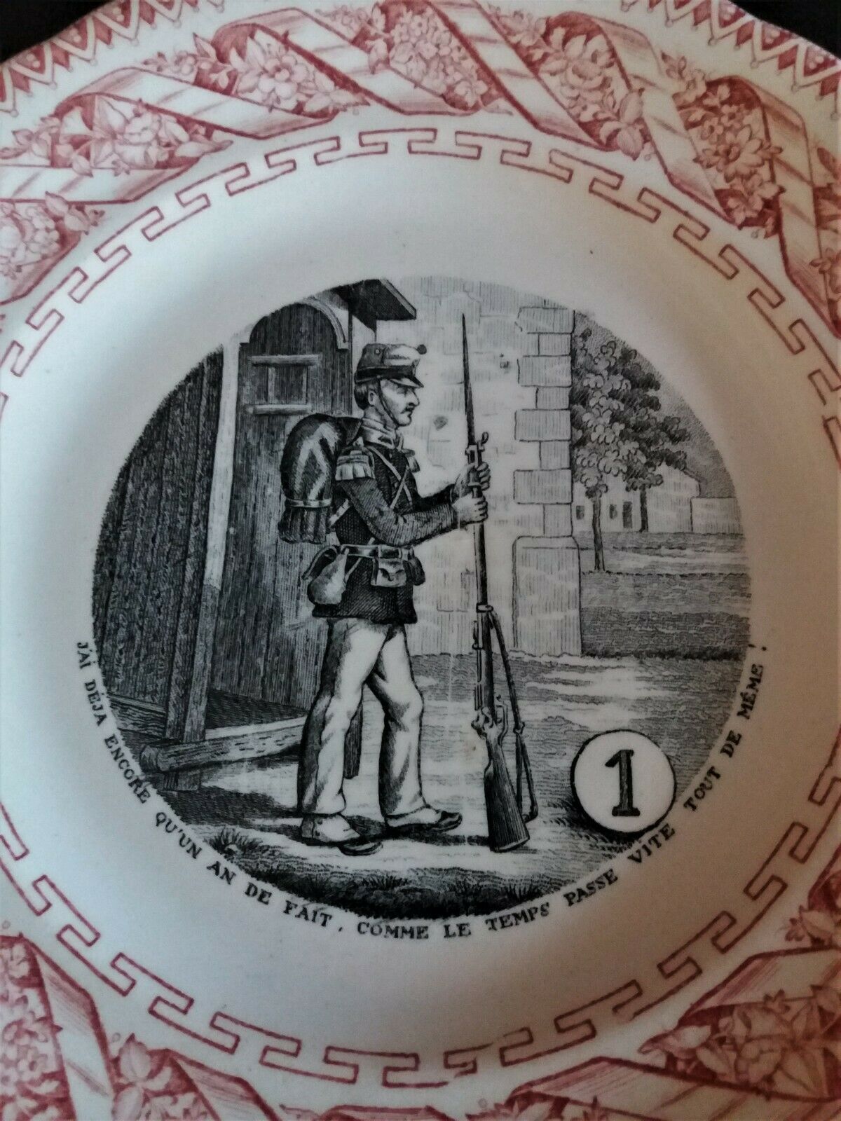 Talking plate with theme Gien N° 1 late nineteenth
