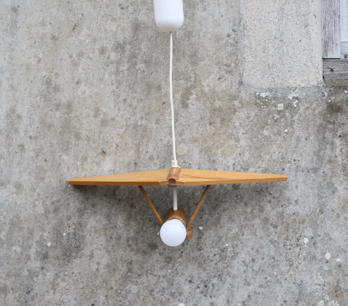 Wooden aircraft suspension