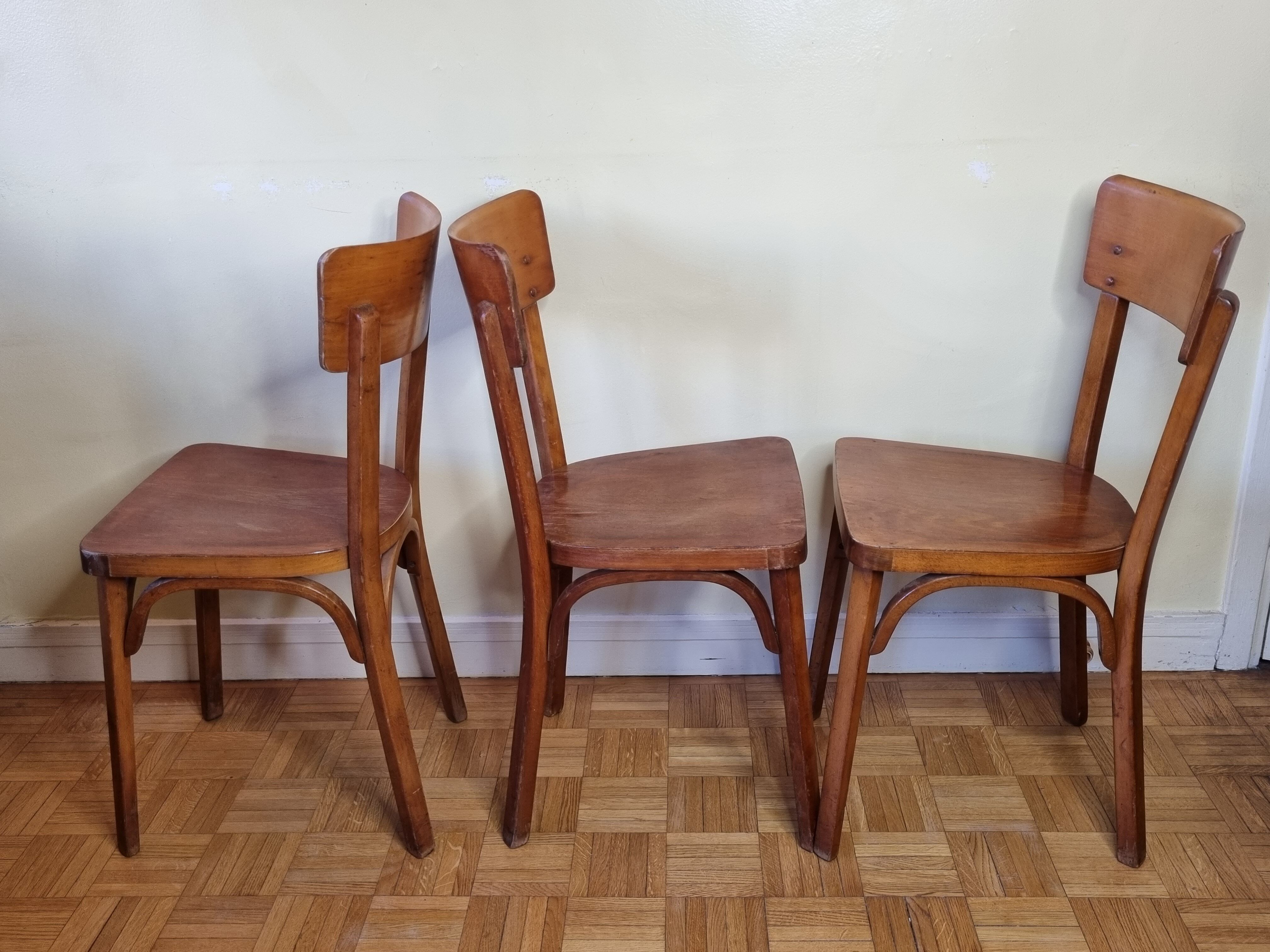 Ensemble de trois chaises bistrot Baumann
