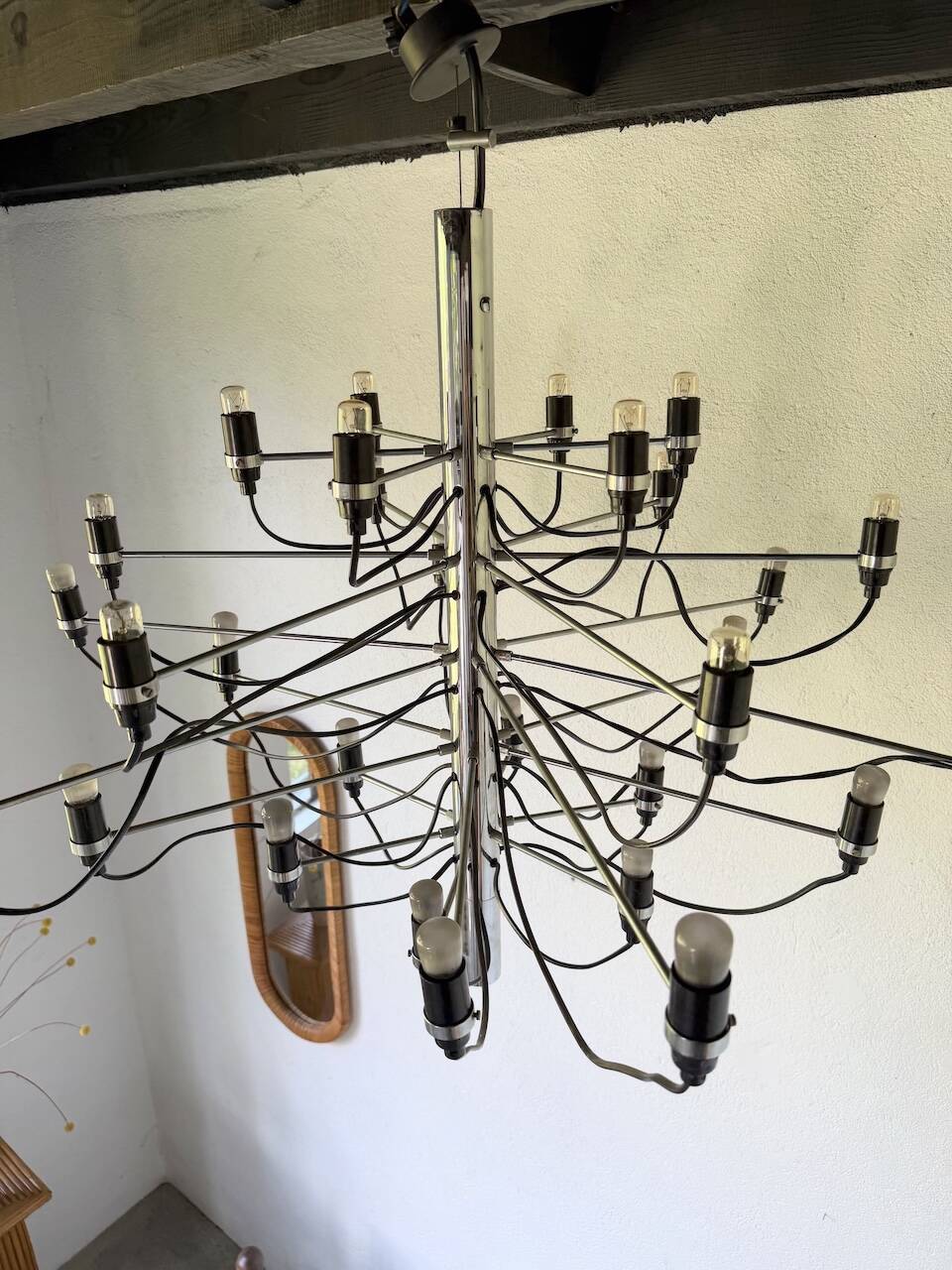 Lustre suspension Gino Sarfatti for Arteluce 30 lights model 2097 from the 1960s.