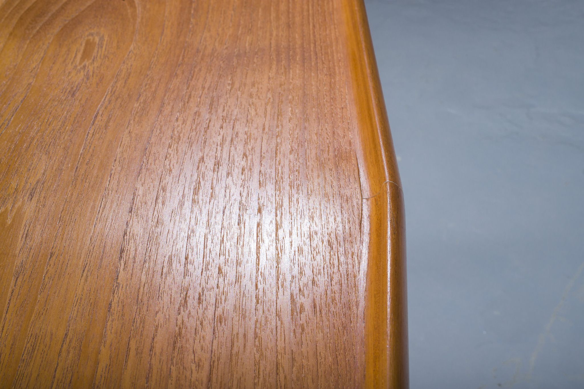 Table basse mid-century en teck et rotin