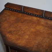 Table Console Antique en Cuir Clouté Style Gothique Pugin Restaurée