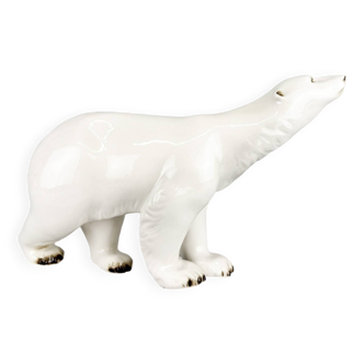 Sculpture d'ours polaire en porcelaine Royal Dux, Tchécoslovaquie années 1960