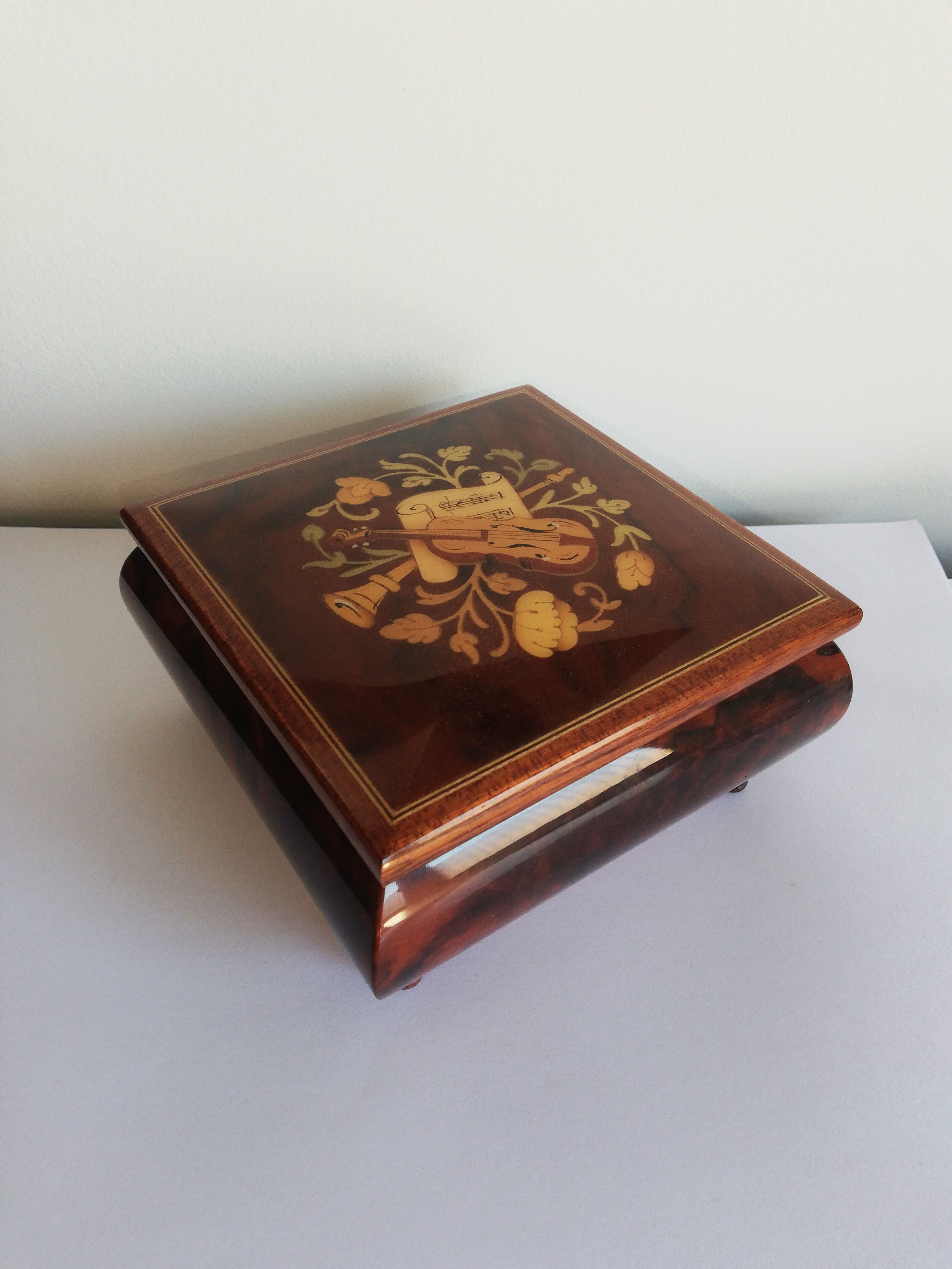 Sorrento Italy musical jewelry box