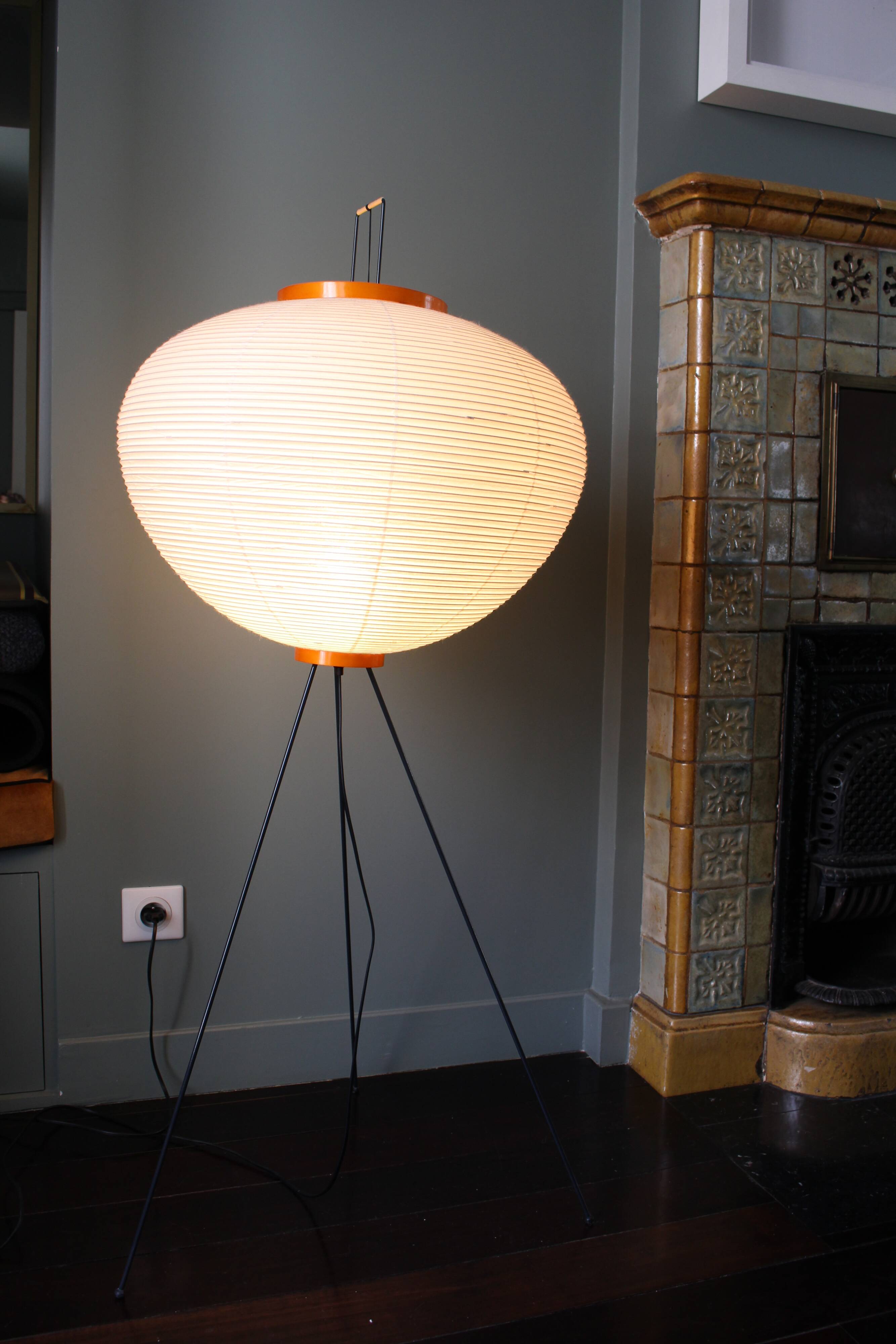 Lampadaire Akari 10A de Isamu Noguchi