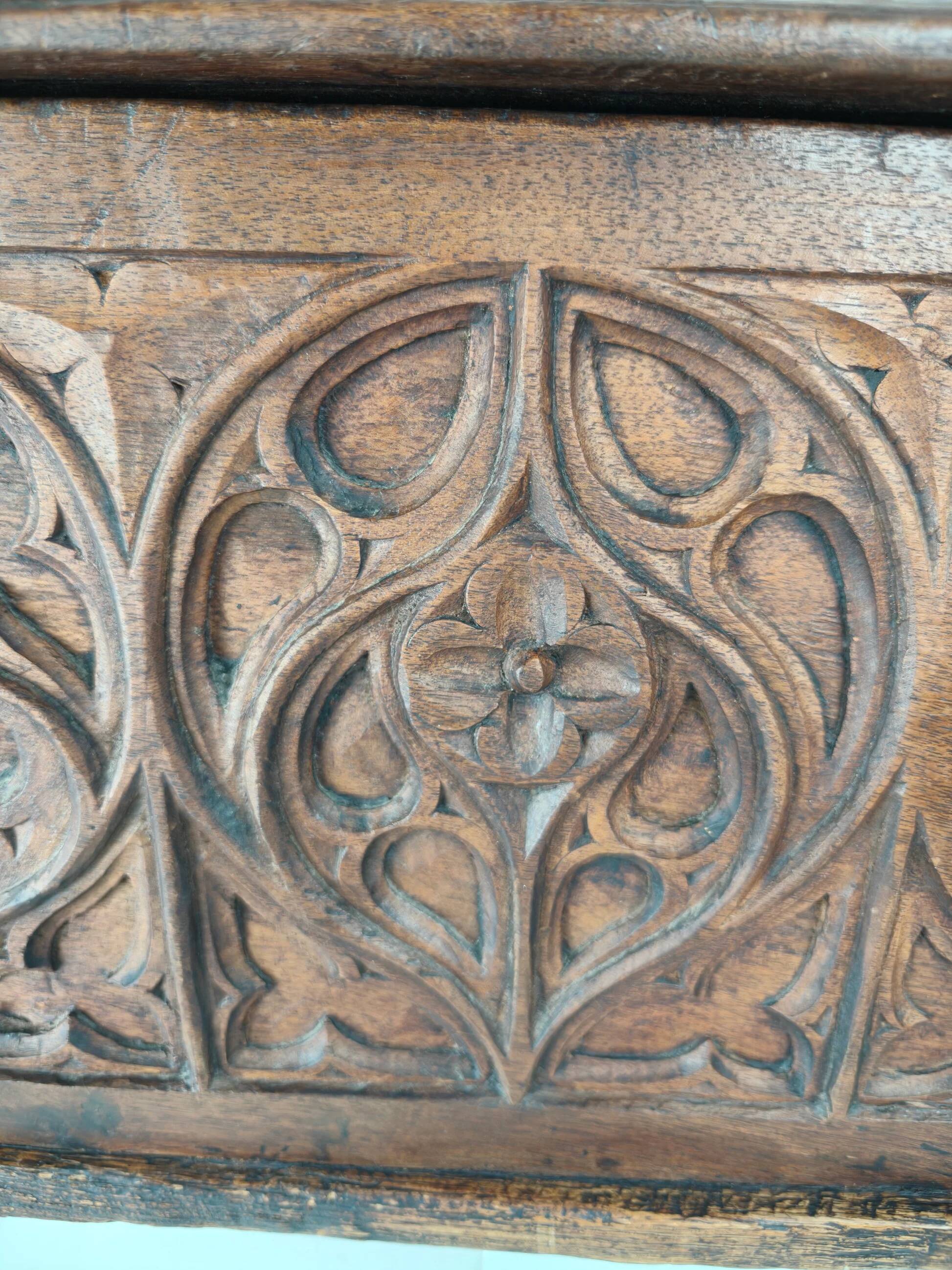 Gothic Spanish chest – 16th late/17th early century