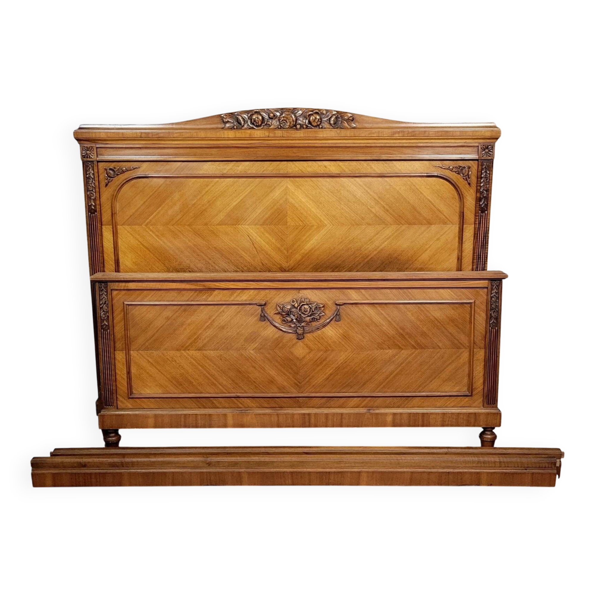 Art Deco period centre bed in marquetry circa 1930-1940