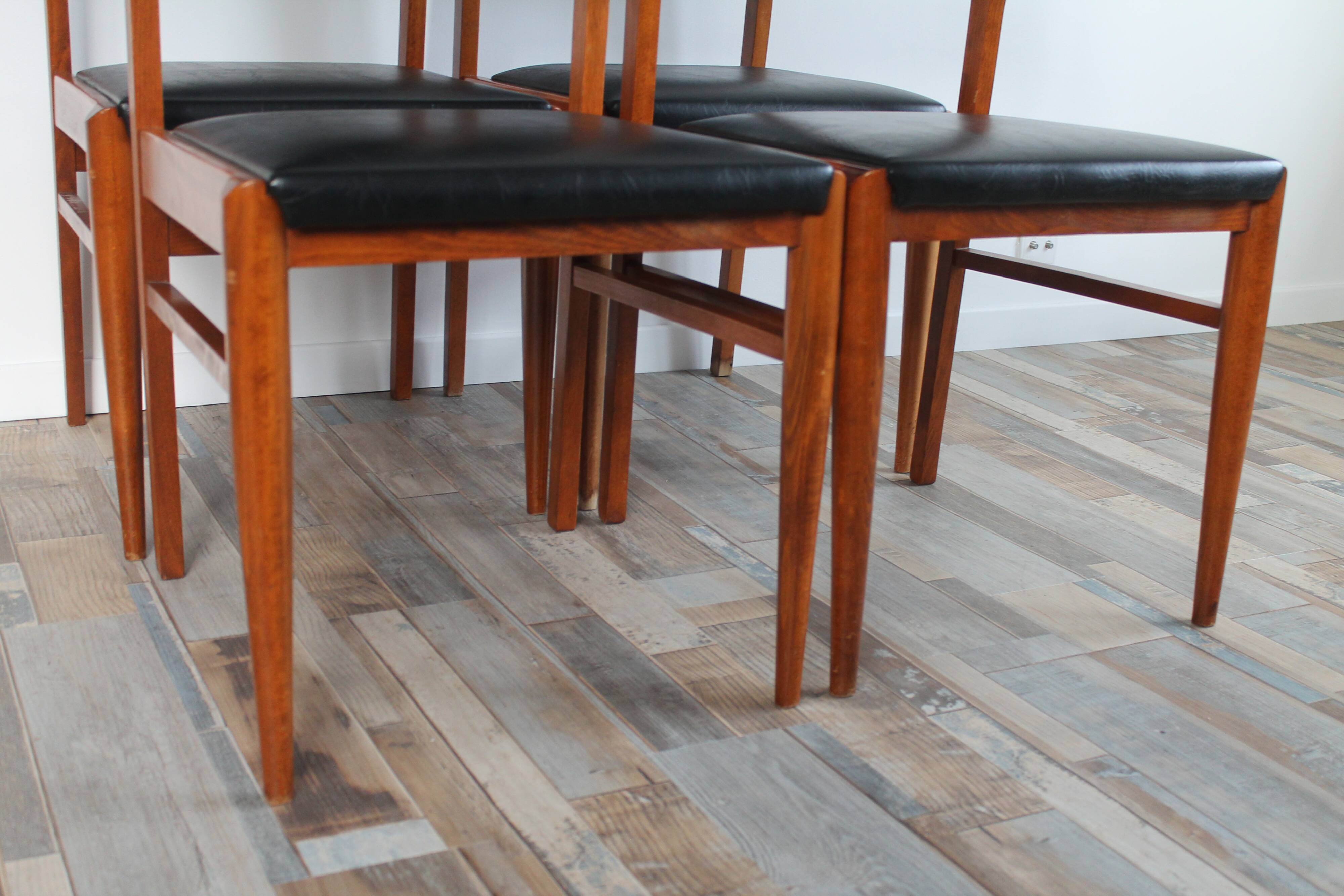 Lot of 4 Scandinavian chairs