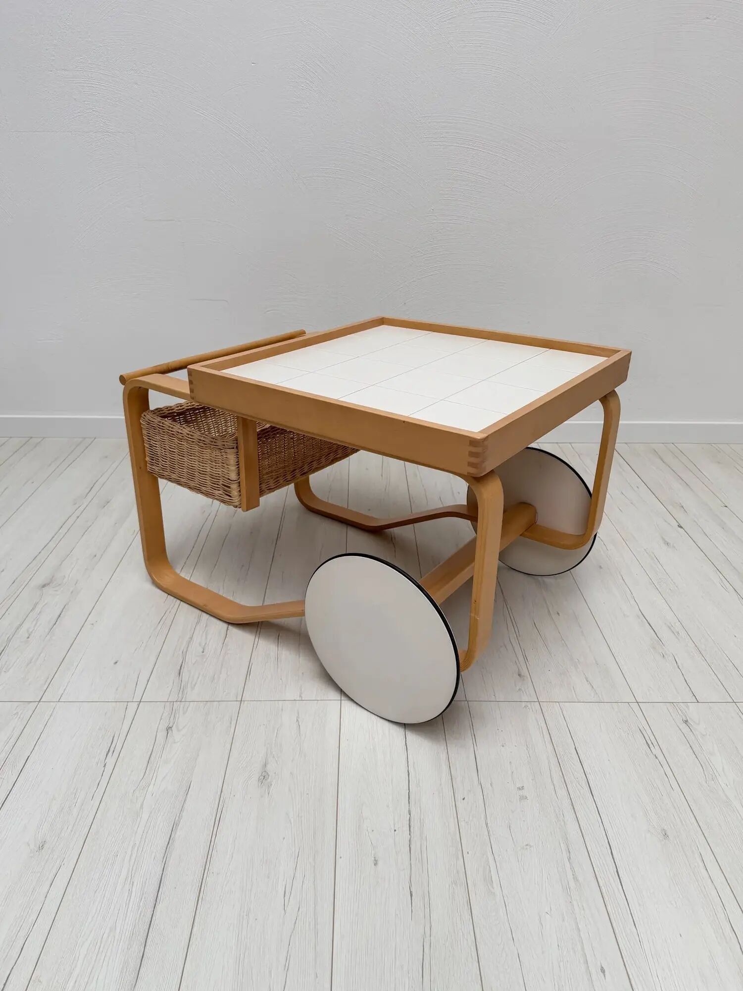 Vintage Alvar Aalto Model 900 Tea Serving Trolley for Artek Finland
