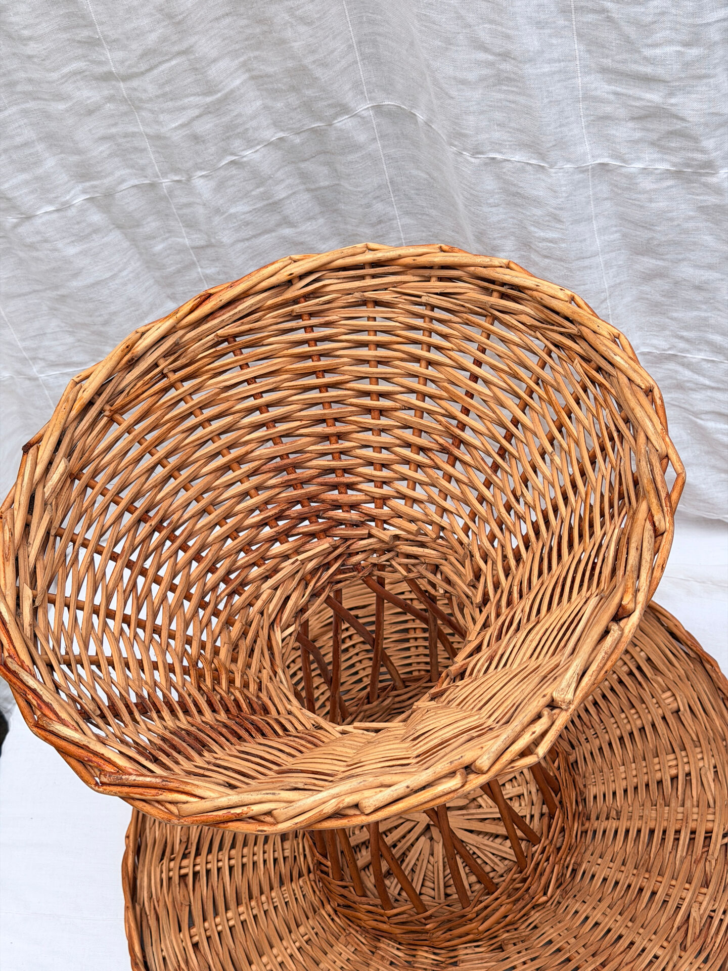 Table d’appoint artisanale vintage en osier tressé