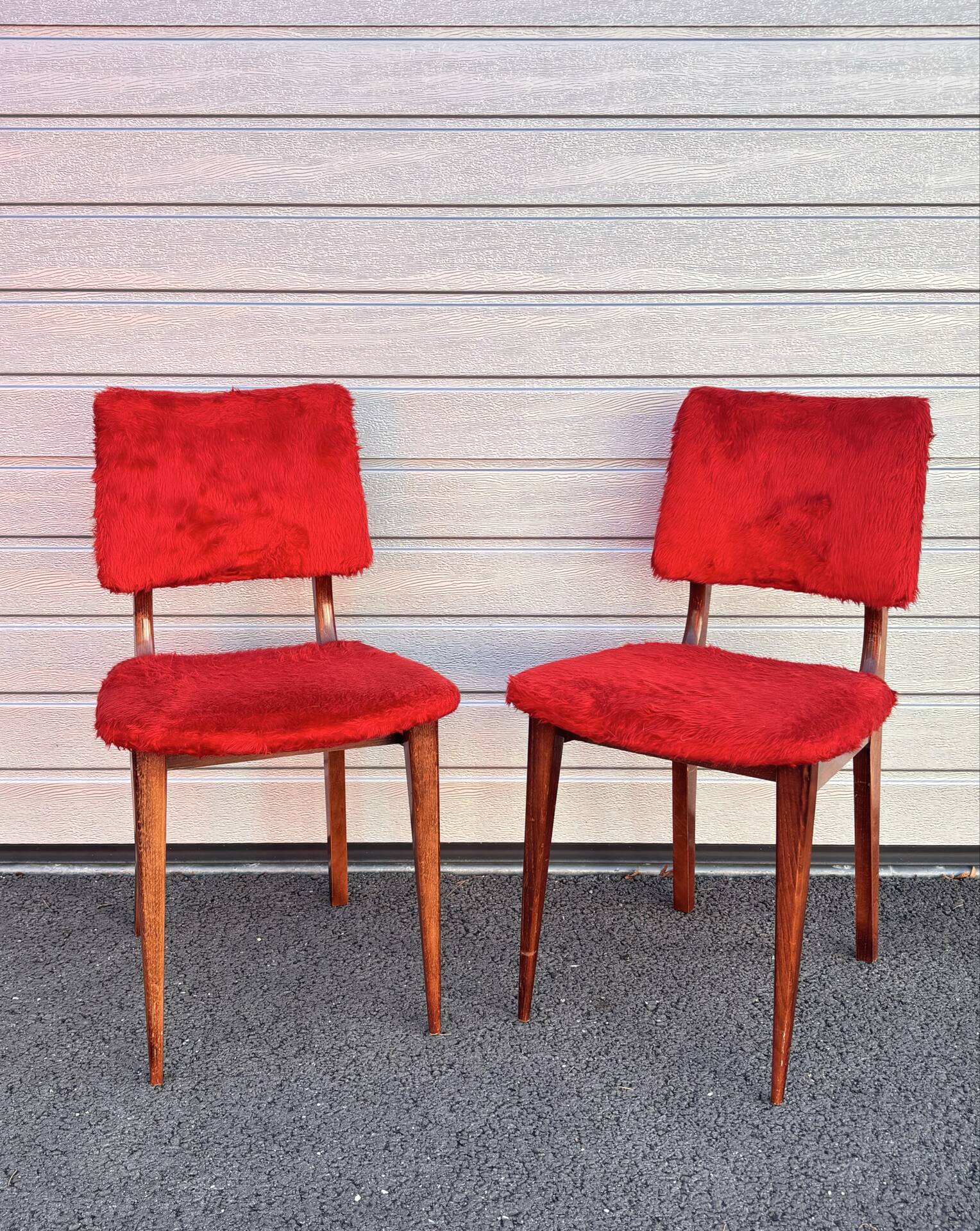 Pair of vintage wooden chairs with red fabric – 1960s/70s
