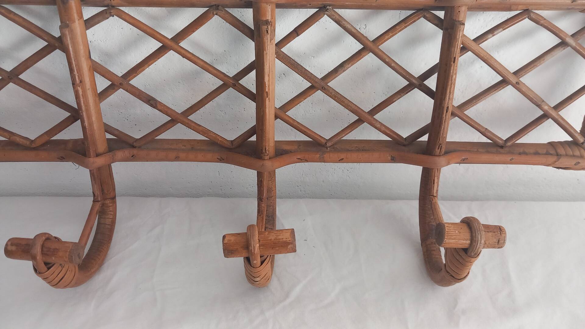 Vintage wall coat rack in rattan and bamboo – 1960s/70s