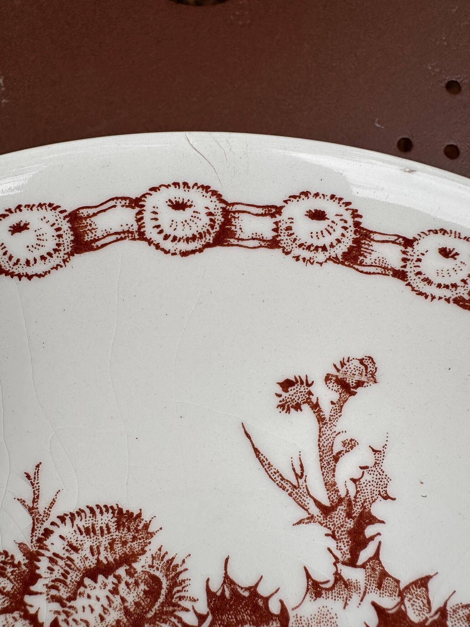 Gien earthenware plates with thistle decoration, set of 6.