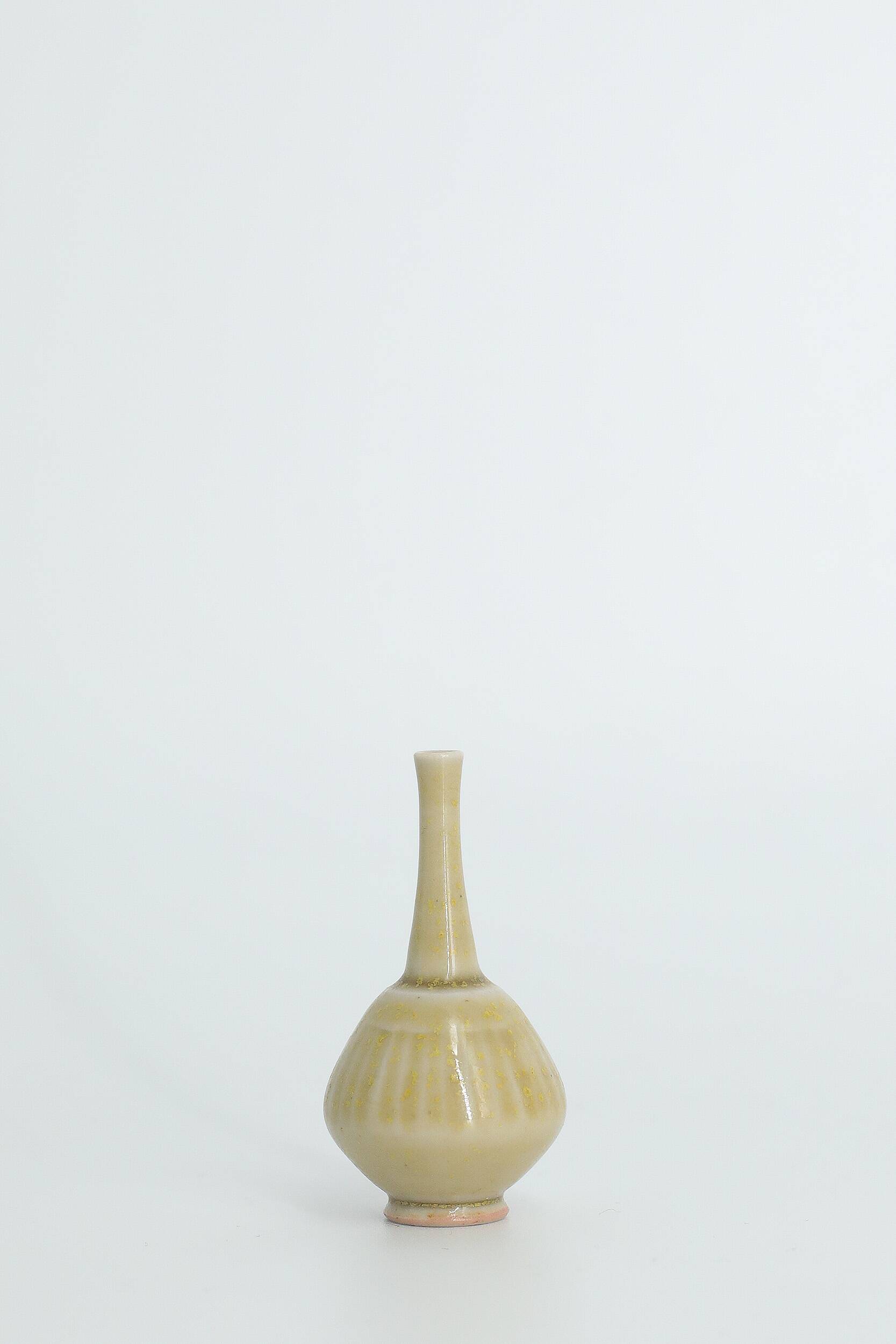 Set of 4 Scandinavian collectible vases in brown stoneware by Gunnar Borg.