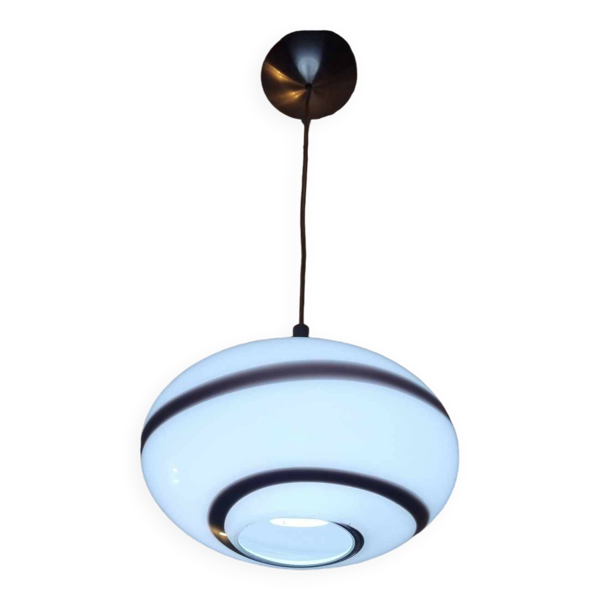 Suspension en opaline multicouche modèle swirl zebra édité par eglo