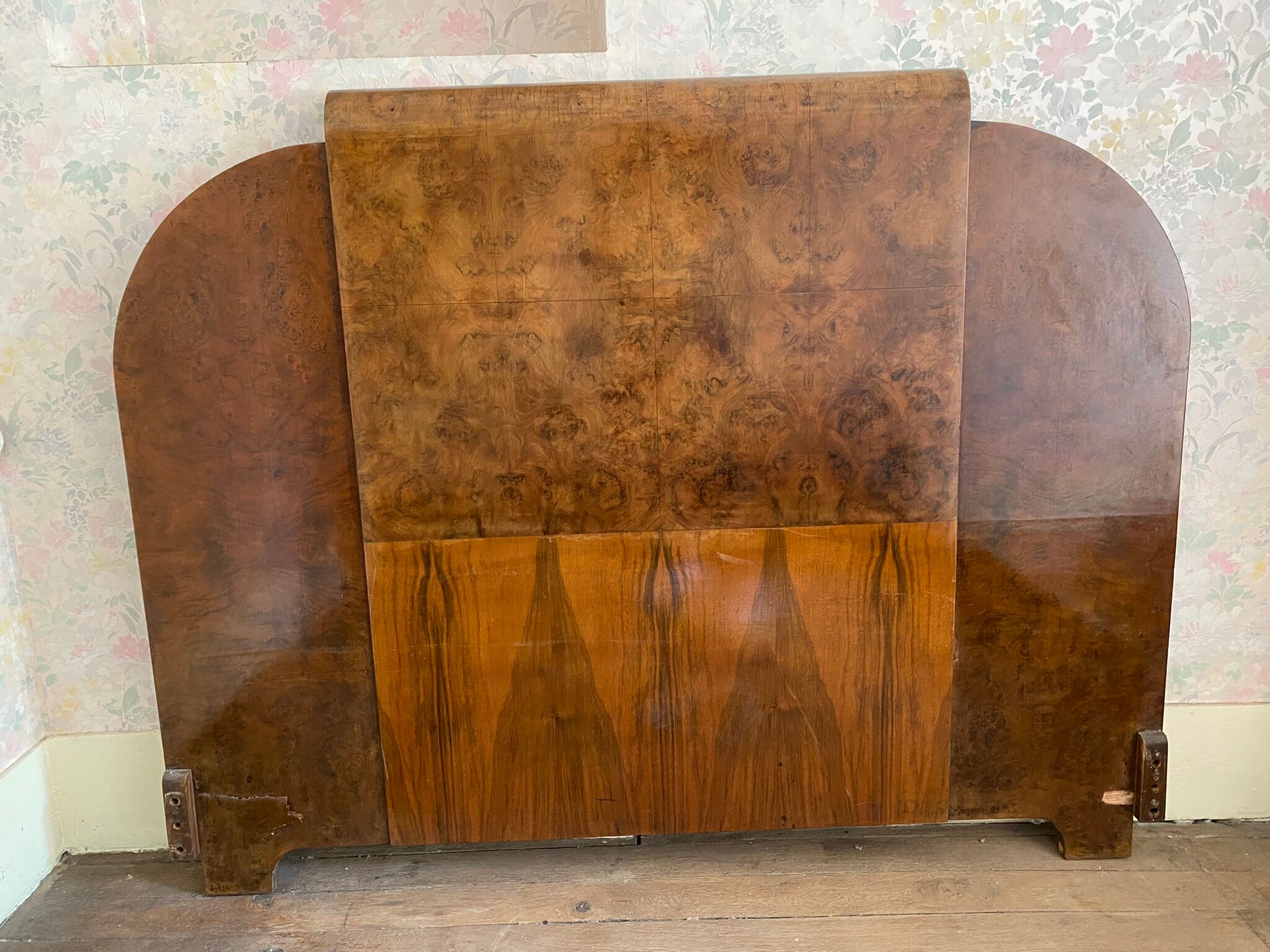 Art deco bed dating from the 30s in Ronce de Noyer