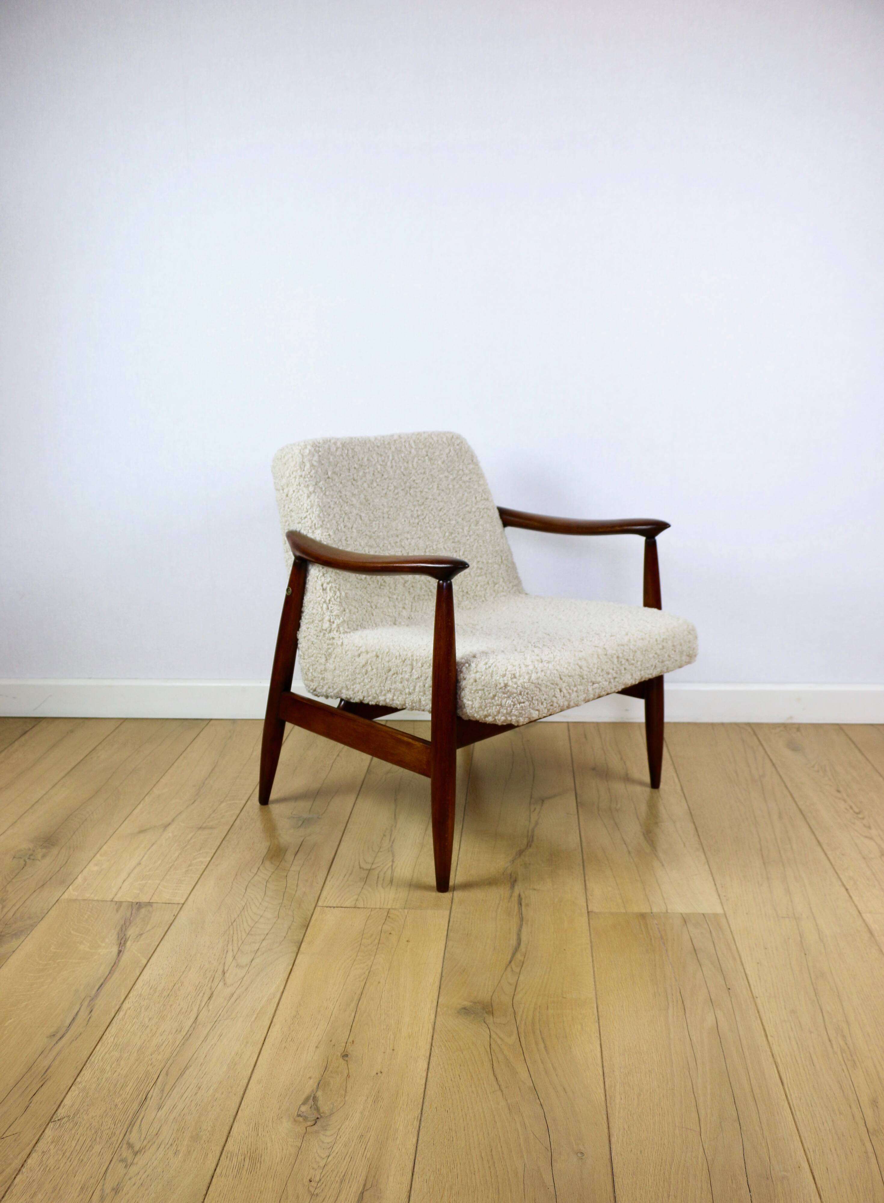 Vintage armchair GFM 300-202 design J.Kedziorek Loft 70s vintage beige boucle lamb - 2 pieces available