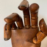 Main articulée en bois