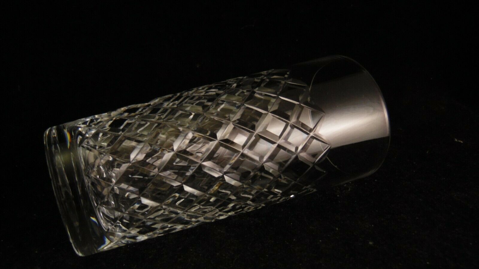 Whisky service including 1 carafe and 5 cups cut crystal mugs