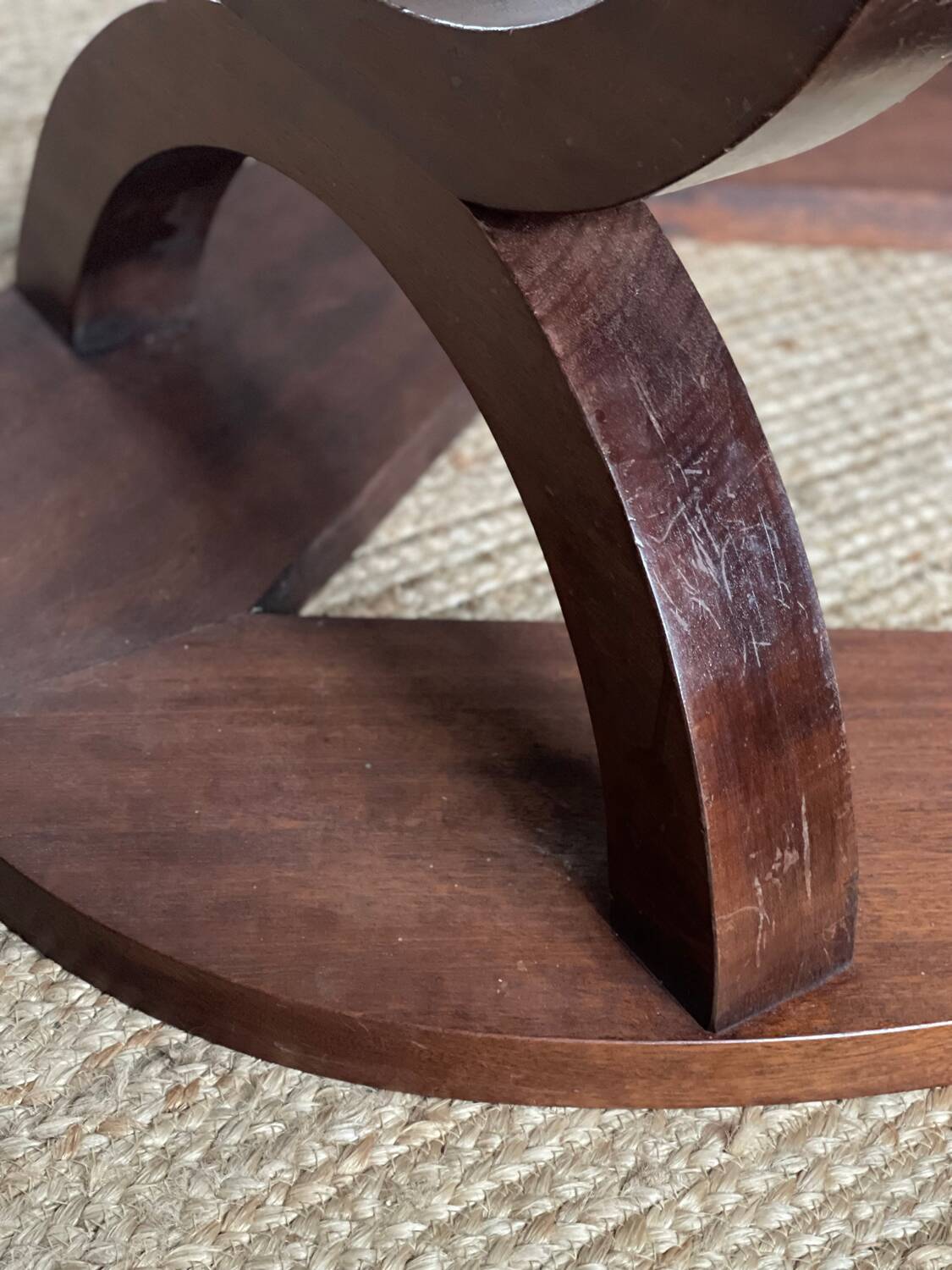Coffee table in wood, marble and onyx.