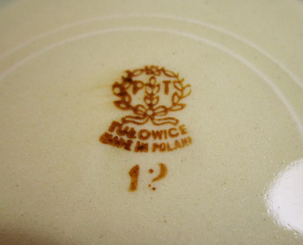 Hollow plates in brown sandstone