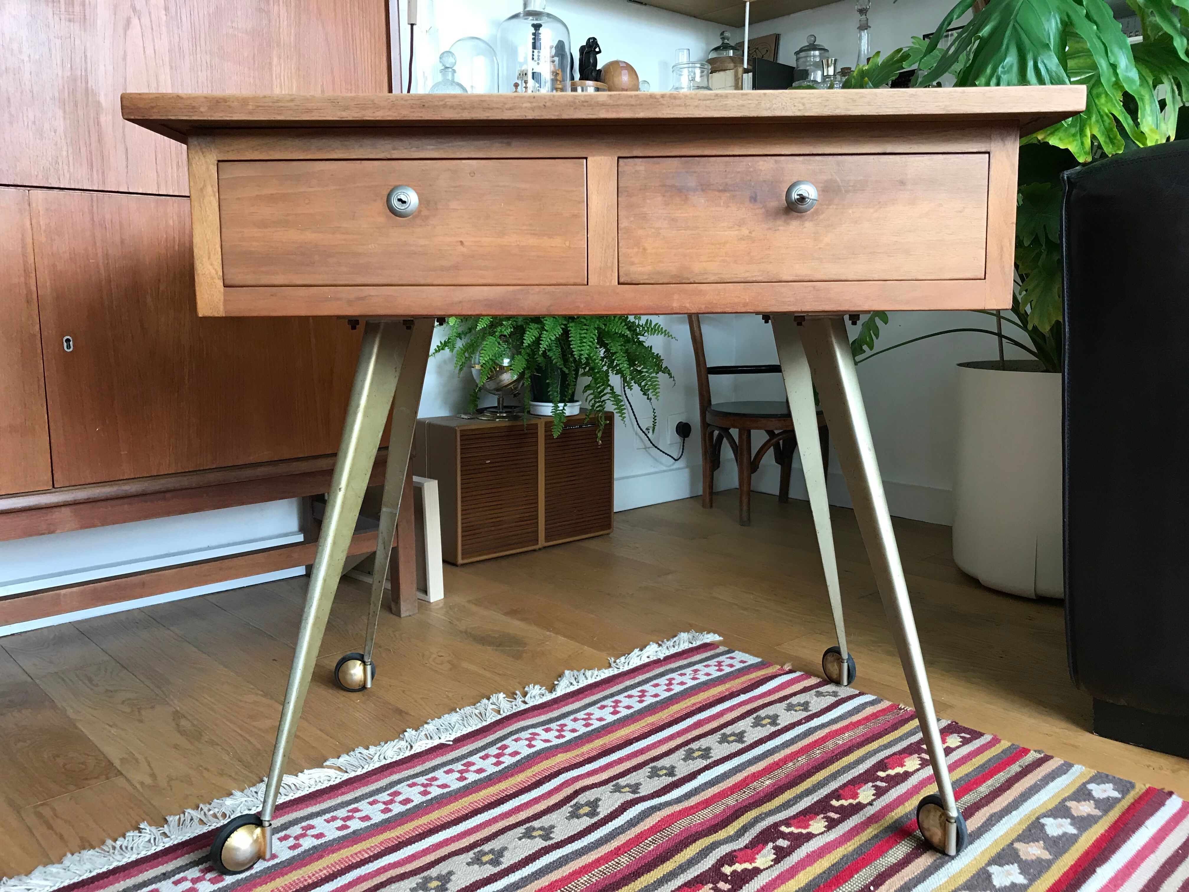Desk on wheels