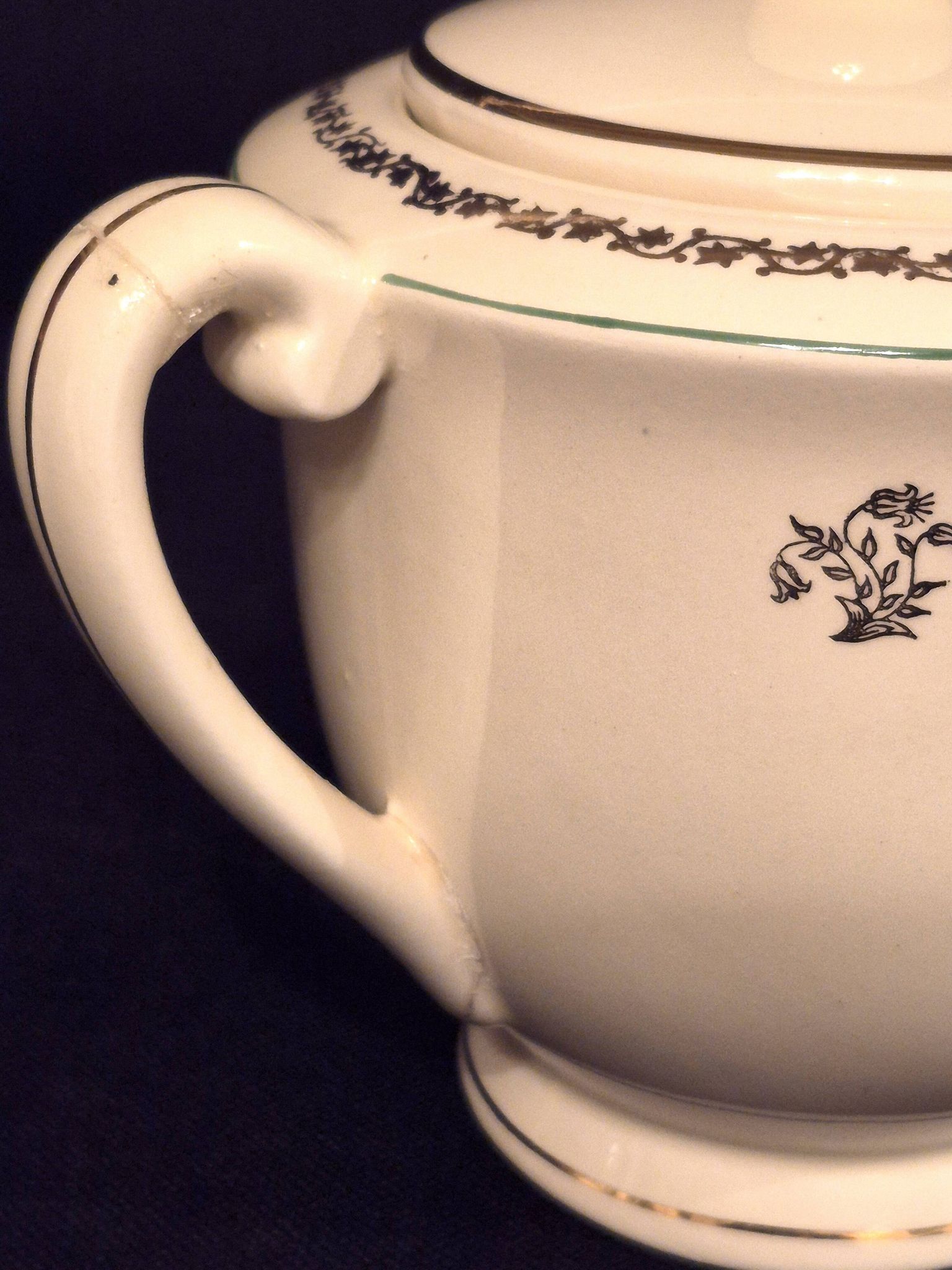 Antique sugar bowl, in Gien earthenware, Model Valence A040