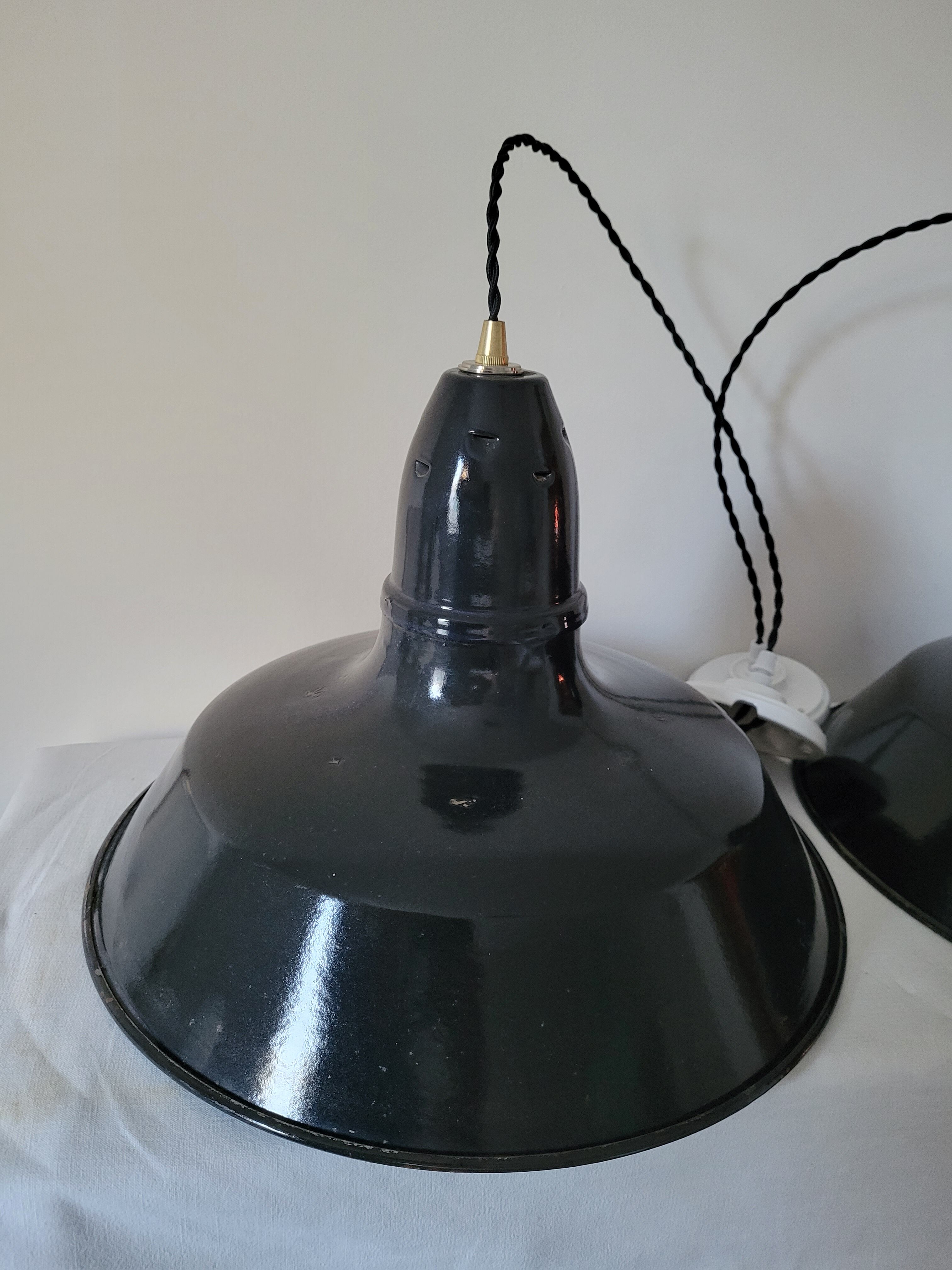 Duo de suspensions émaillées