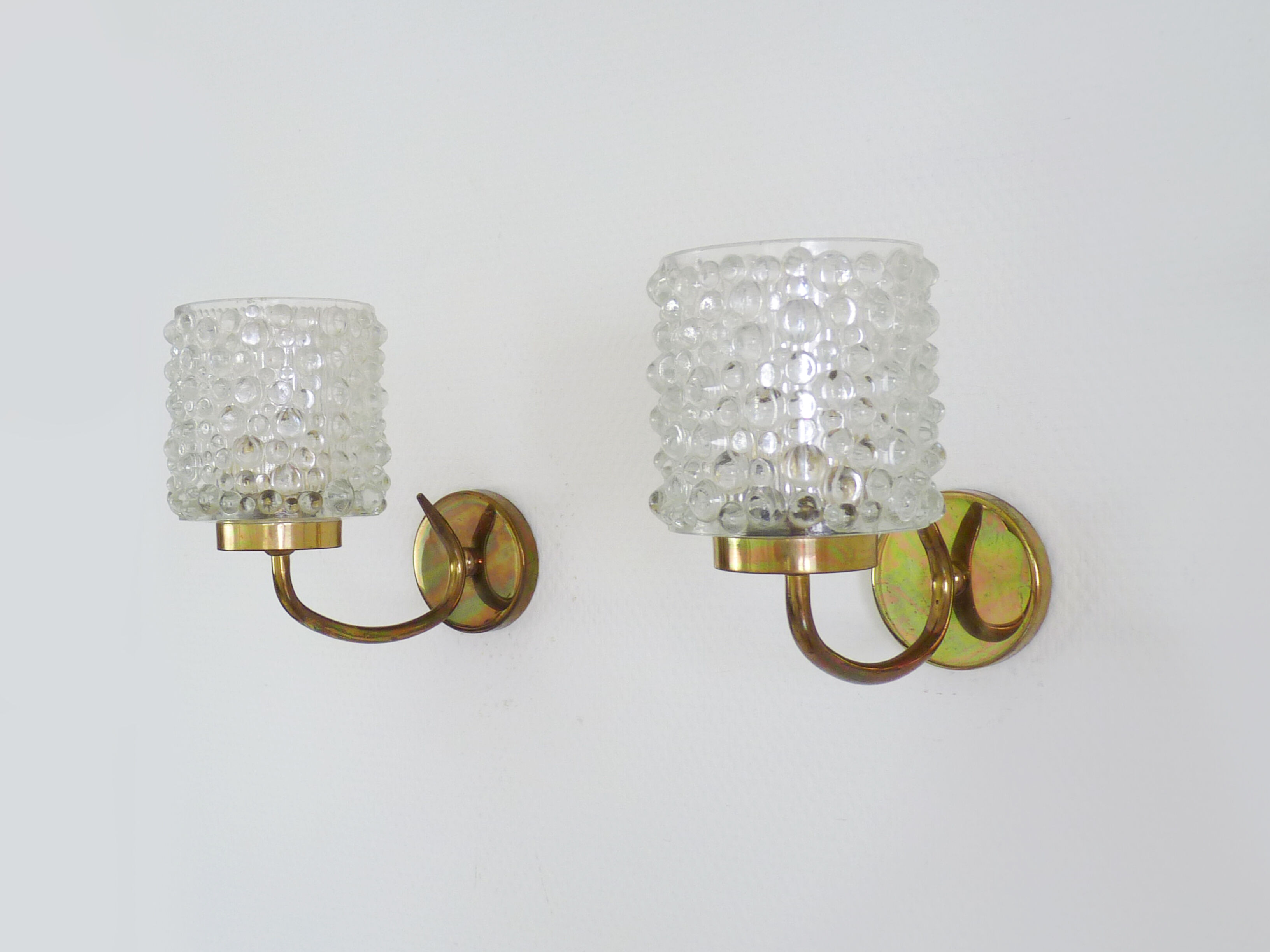 Paire d'appliques murales vintage en laiton verres à bulles. Année 60