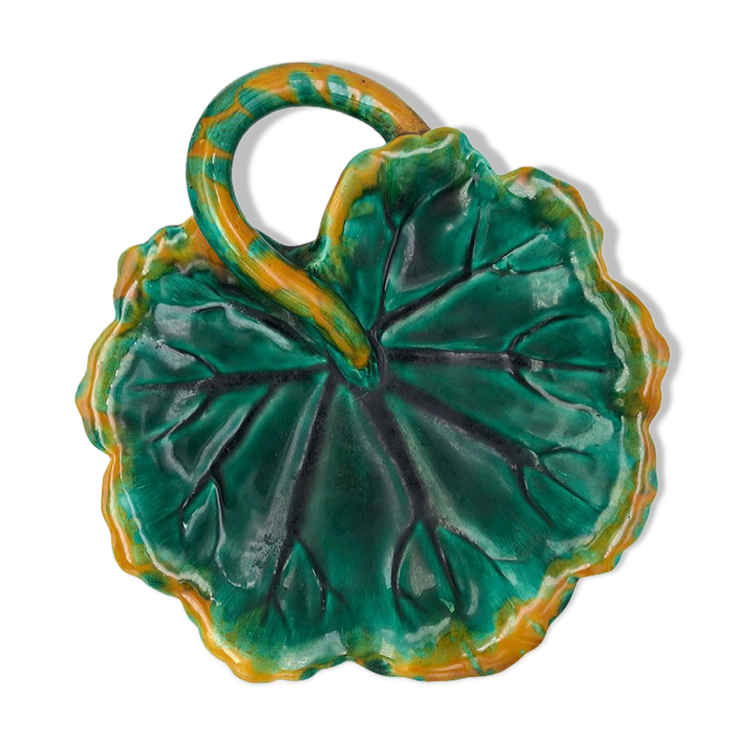 Ancient plate in leaf-shaped earthenware